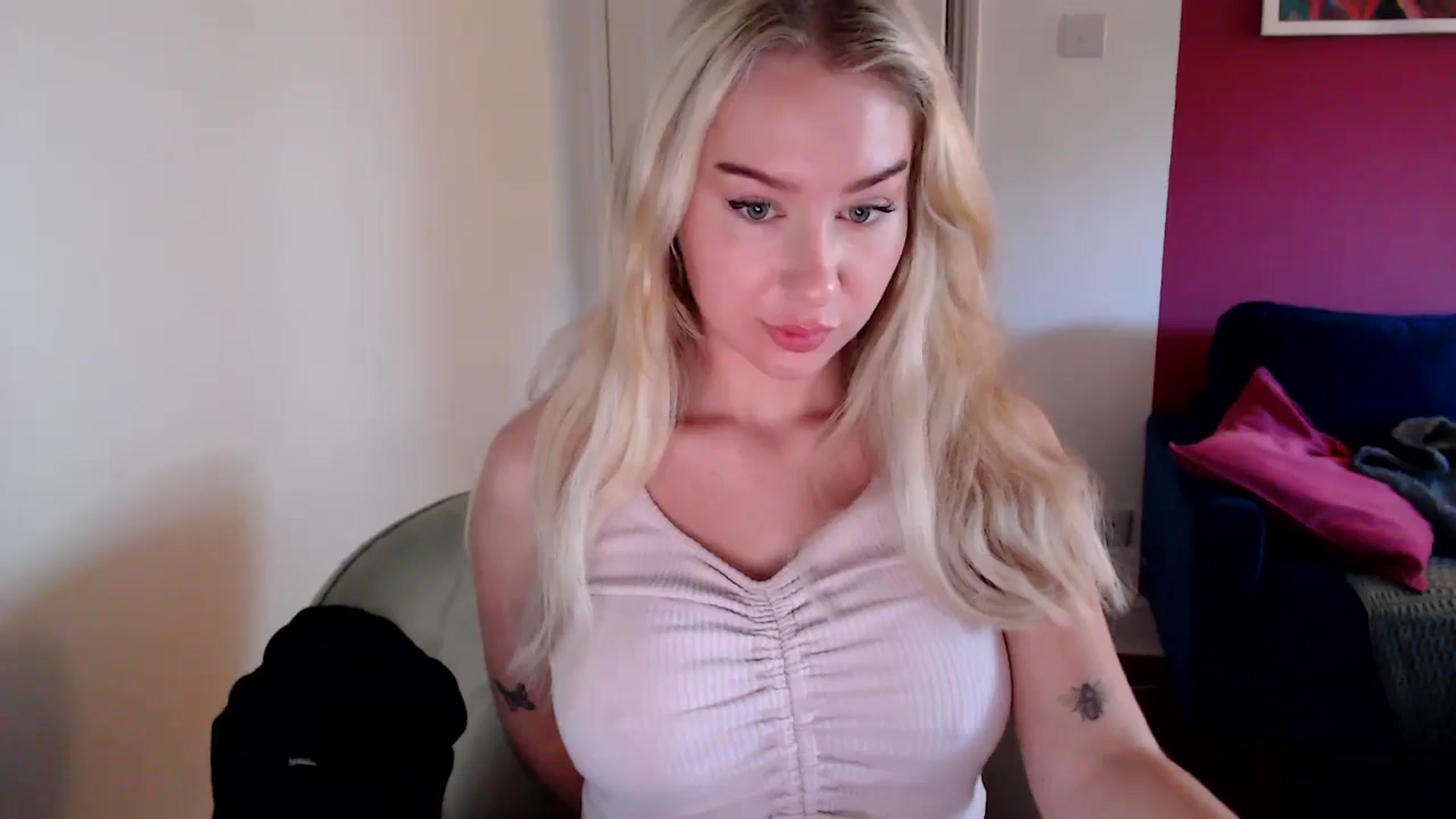 Gallery image thumbnail from PetiteAvax's myfreecams stream on, 10/27/2024, 08:41 image 11 of 20