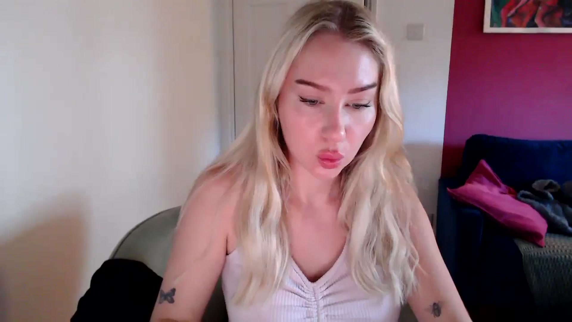 Gallery image thumbnail from PetiteAvax's myfreecams stream on, 10/27/2024, 08:41 image 14 of 20