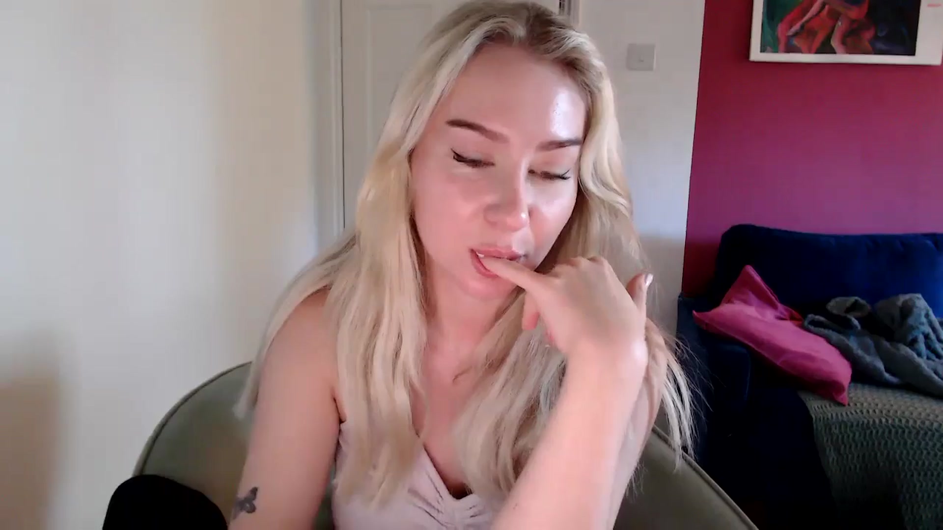 Gallery image thumbnail from PetiteAvax's myfreecams stream on, 10/27/2024, 09:17 image 10 of 20