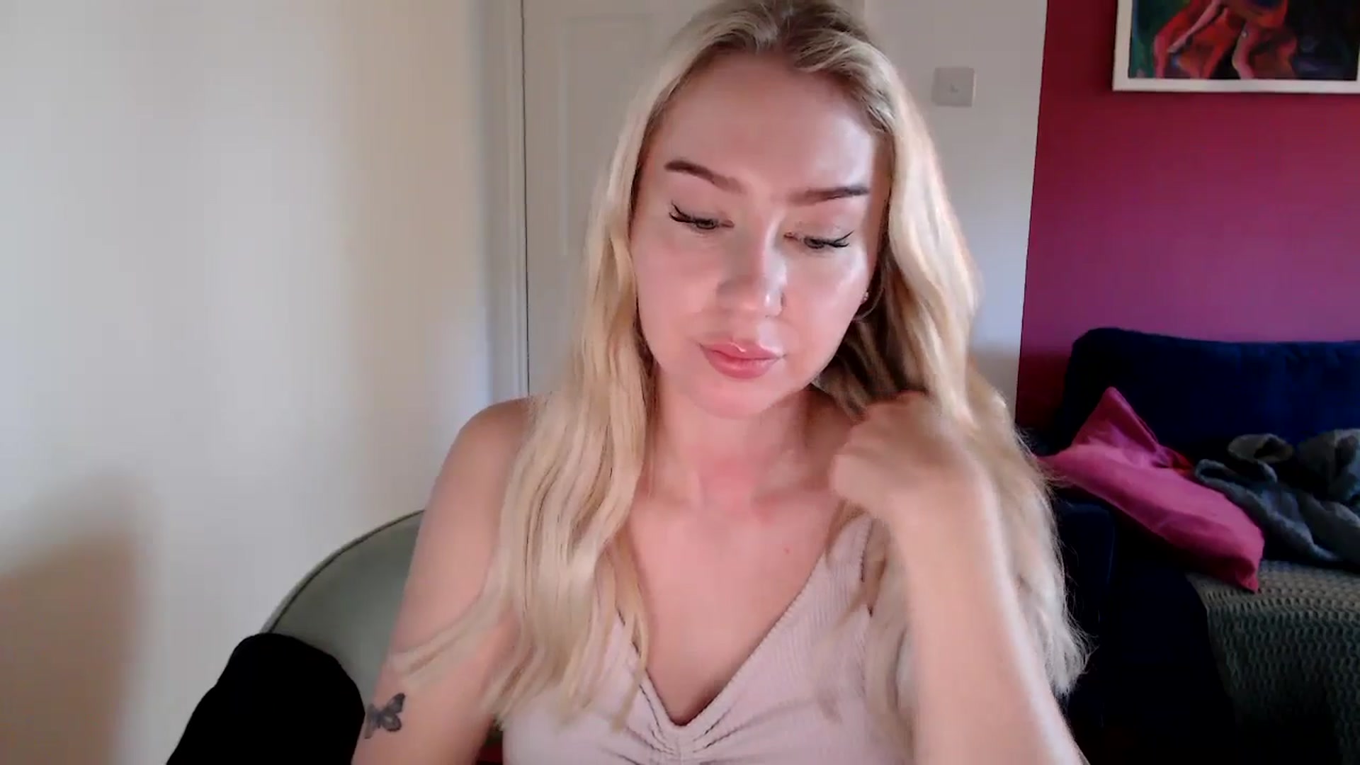 Gallery image thumbnail from PetiteAvax's myfreecams stream on, 10/27/2024, 09:17 image 4 of 20