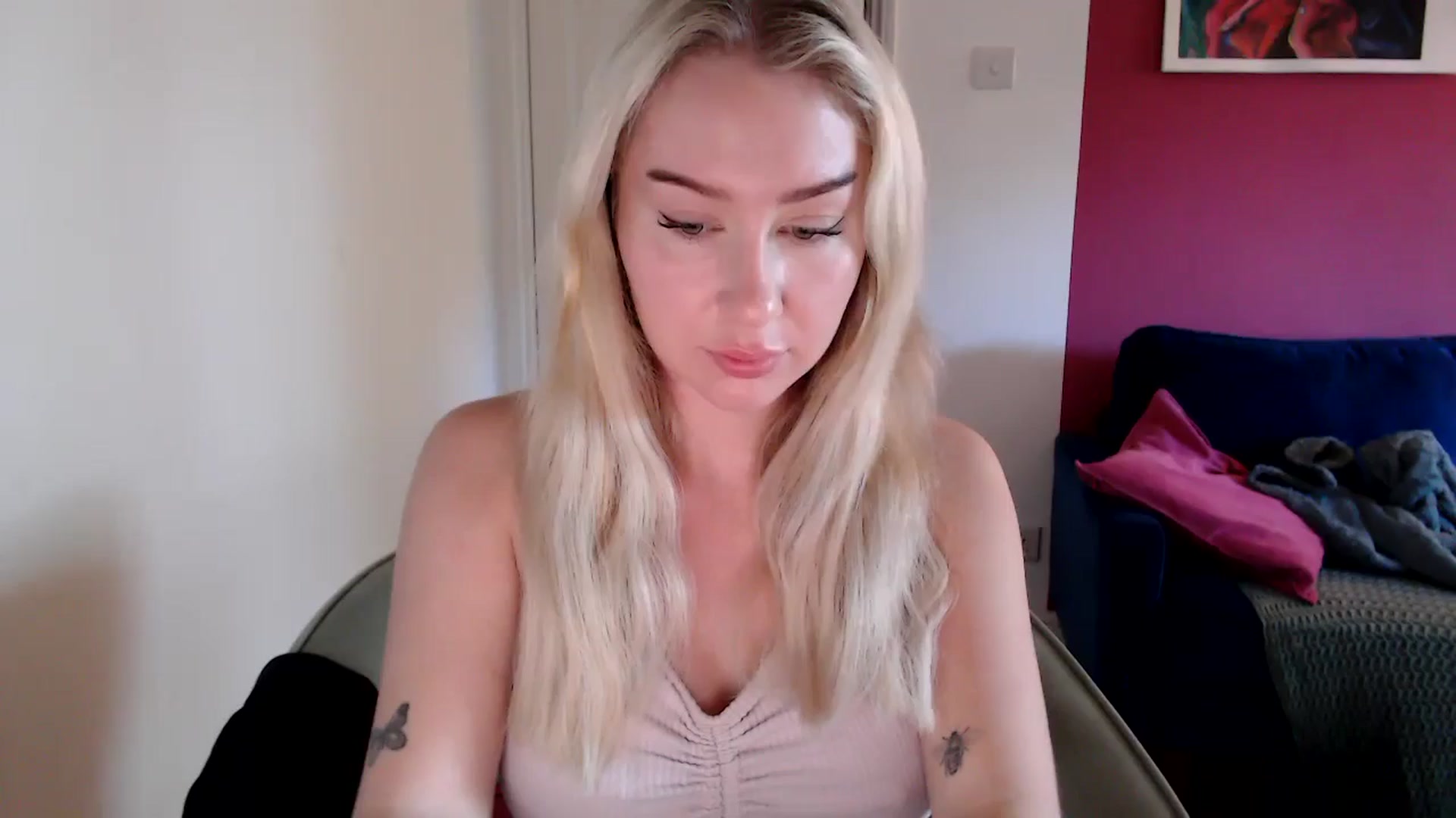 Gallery image thumbnail from PetiteAvax's myfreecams stream on, 10/27/2024, 09:17 image 1 of 20
