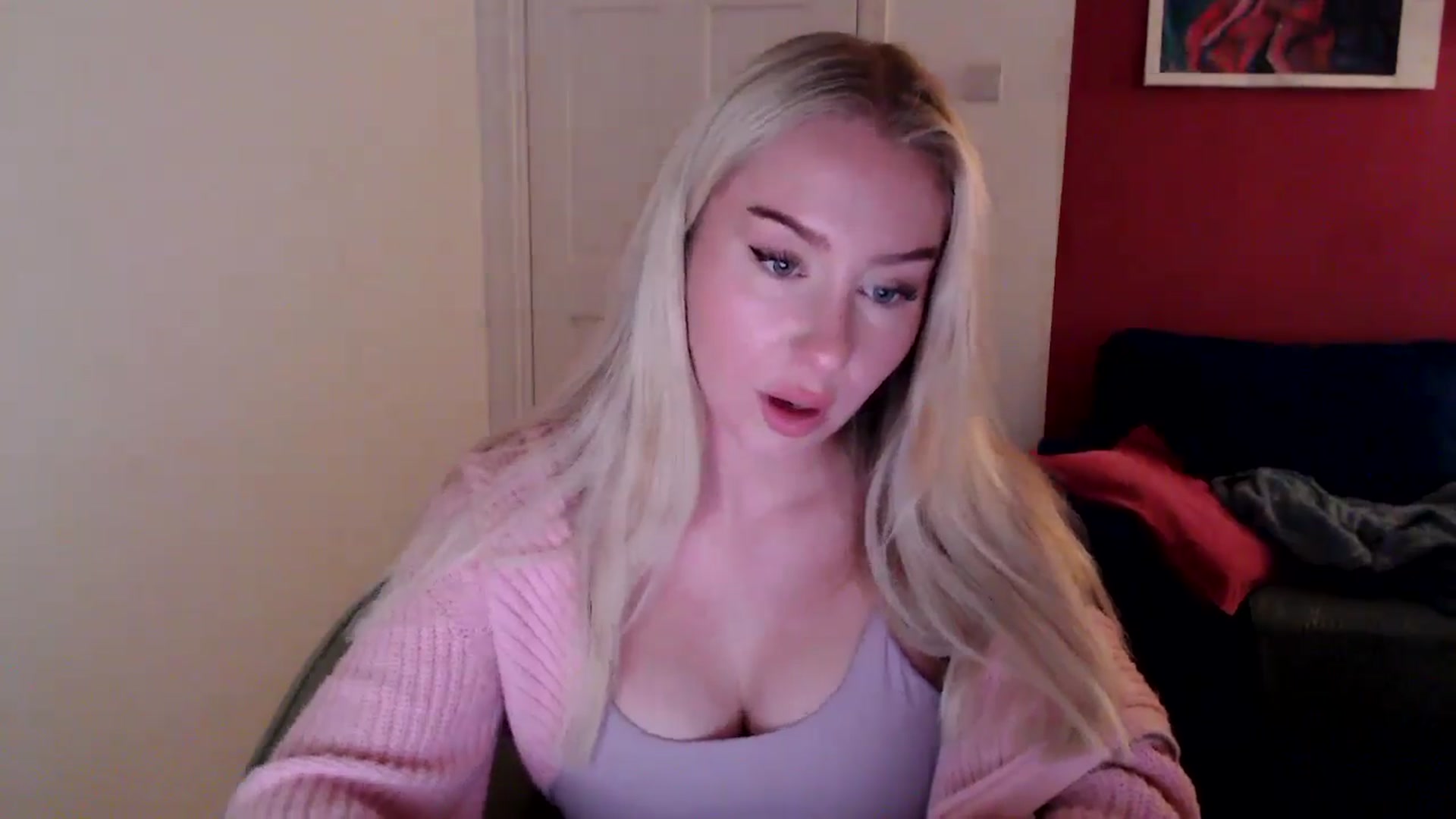 Gallery image thumbnail from PetiteAvax's myfreecams stream on, 10/27/2024, 17:21 image 17 of 20