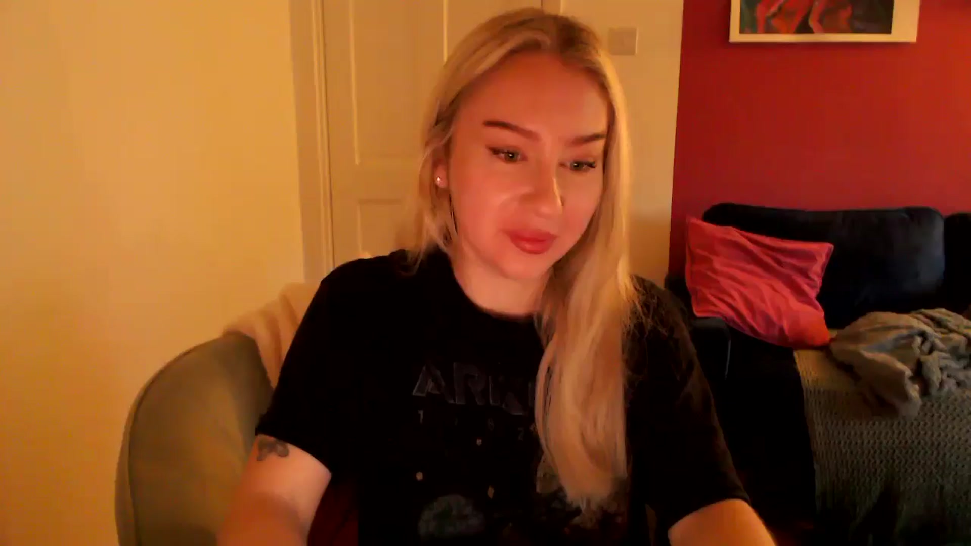 Gallery image thumbnail from PetiteAvax's myfreecams stream on, 10/28/2024, 08:29 image 1 of 20
