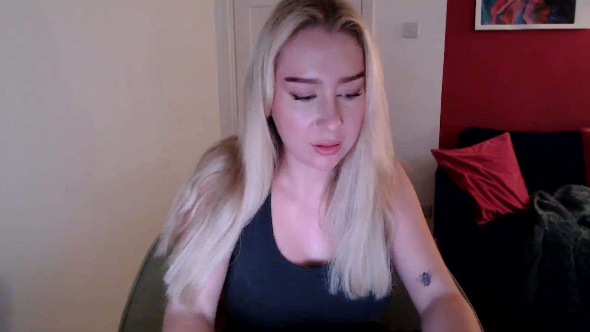 Gallery image thumbnail from PetiteAvax's myfreecams stream on, 10/30/2024, 14:43 image 10 of 20