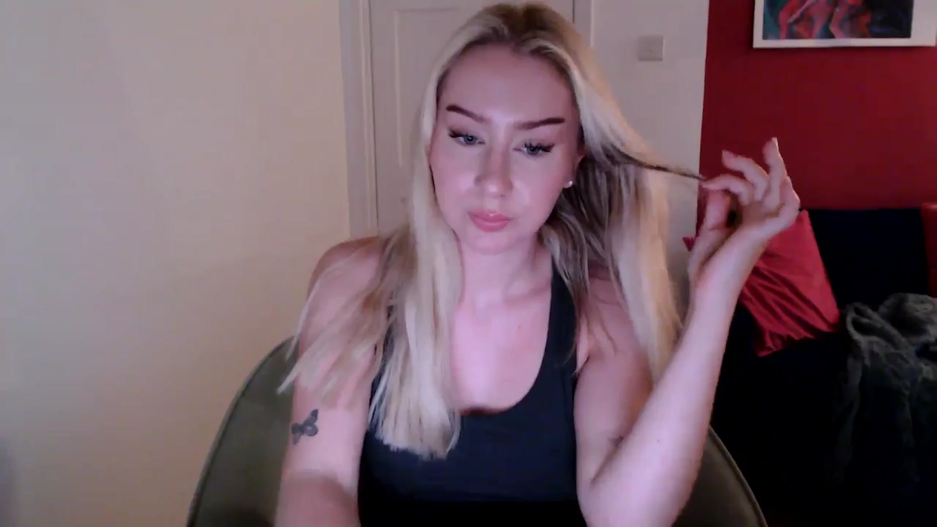 Gallery image thumbnail from PetiteAvax's myfreecams stream on, 10/30/2024, 14:43 image 11 of 20