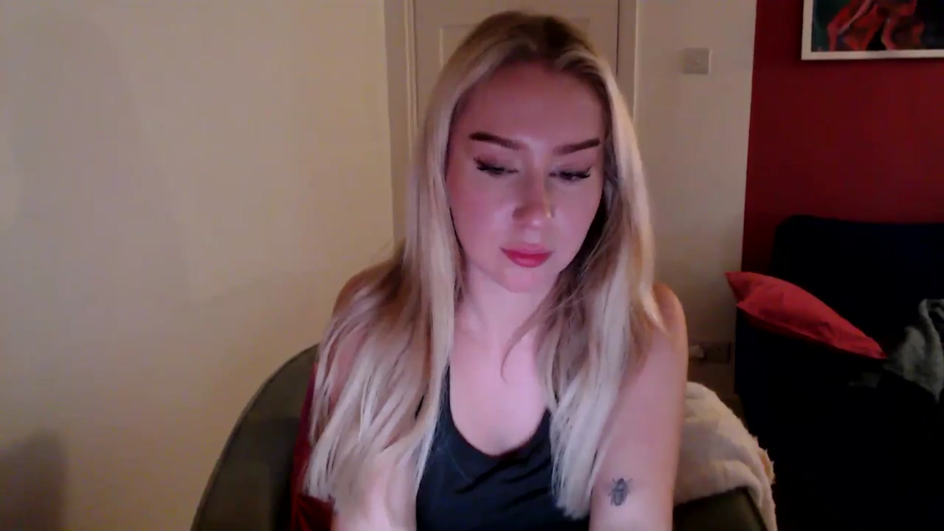 Gallery image thumbnail from PetiteAvax's myfreecams stream on, 10/30/2024, 16:46 image 12 of 20