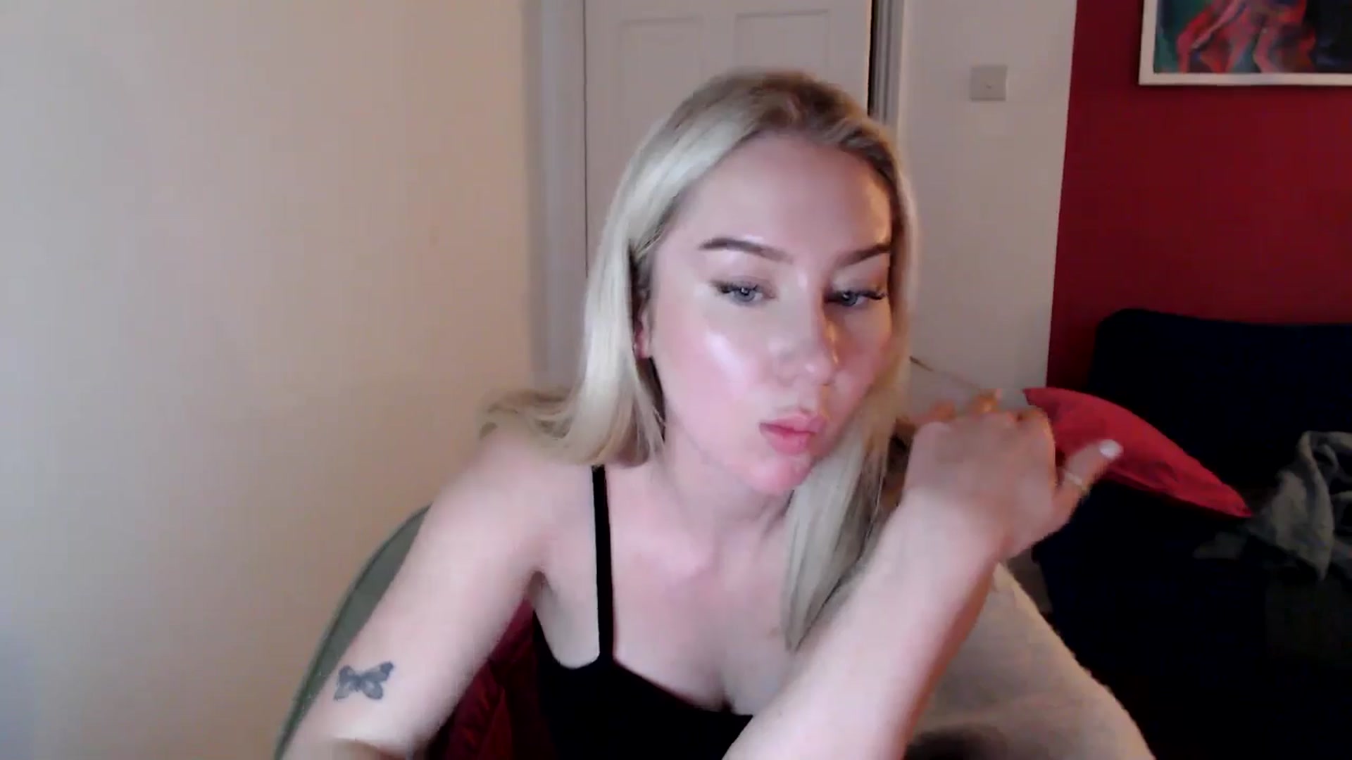 Gallery image thumbnail from PetiteAvax's myfreecams stream on, 10/30/2024, 17:30 image 15 of 20