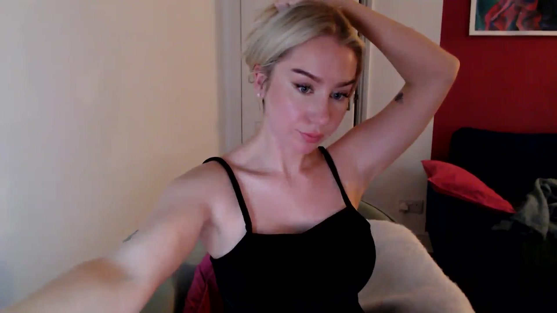 Gallery image thumbnail from PetiteAvax's myfreecams stream on, 10/30/2024, 17:30 image 16 of 20