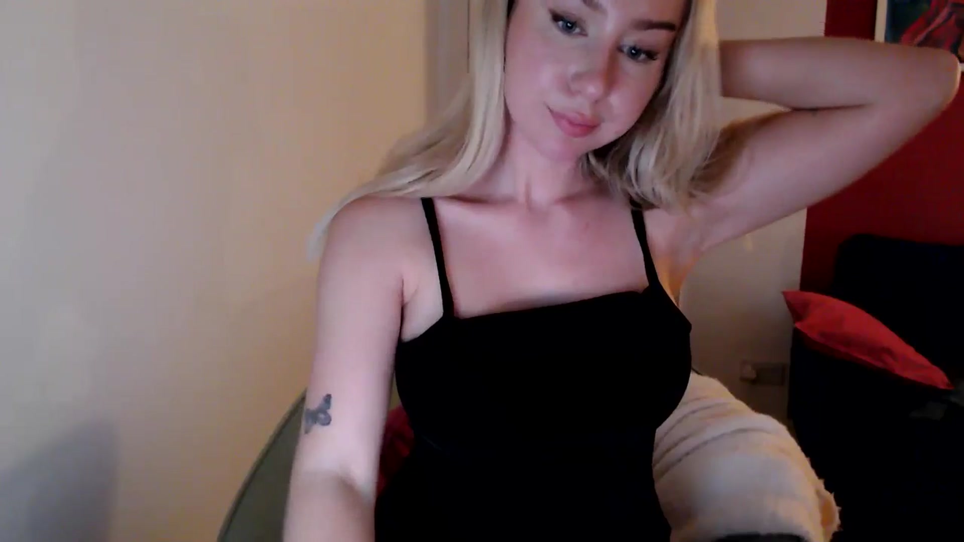 Gallery image thumbnail from PetiteAvax's myfreecams stream on, 10/30/2024, 17:30 image 8 of 20
