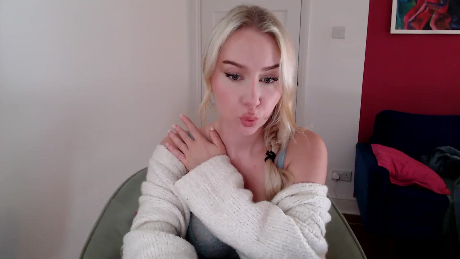 Gallery image thumbnail from PetiteAvax's myfreecams stream on, 10/31/2024, 12:30 image 7 of 20