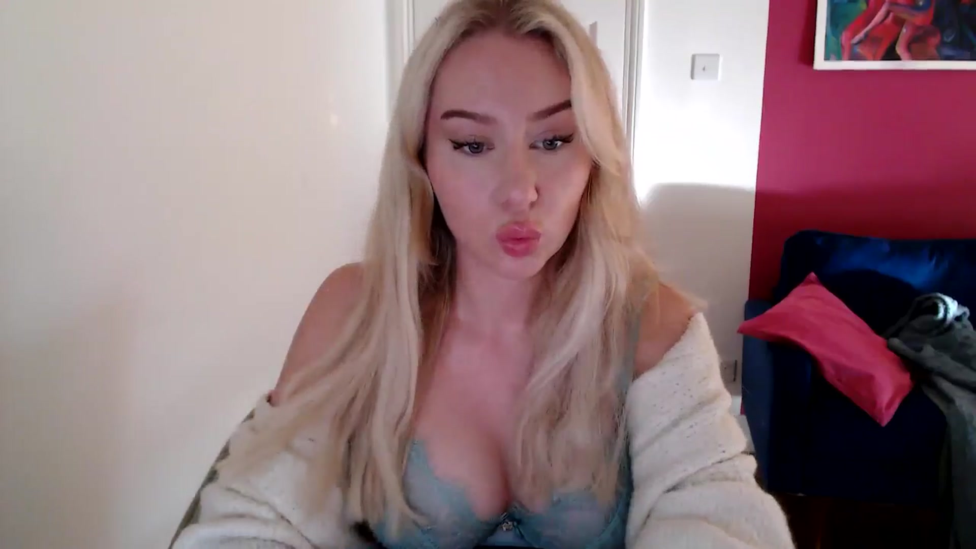 Gallery image thumbnail from PetiteAvax's myfreecams stream on, 10/31/2024, 15:16 image 10 of 20