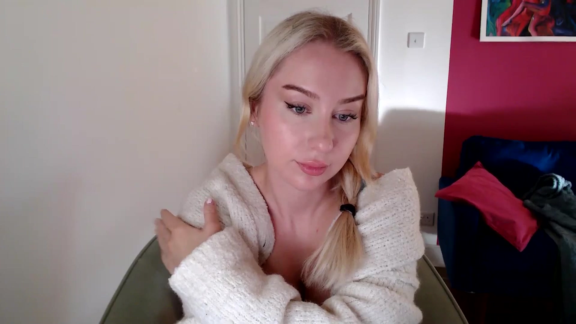 Gallery image thumbnail from PetiteAvax's myfreecams stream on, 10/31/2024, 15:16 image 14 of 20