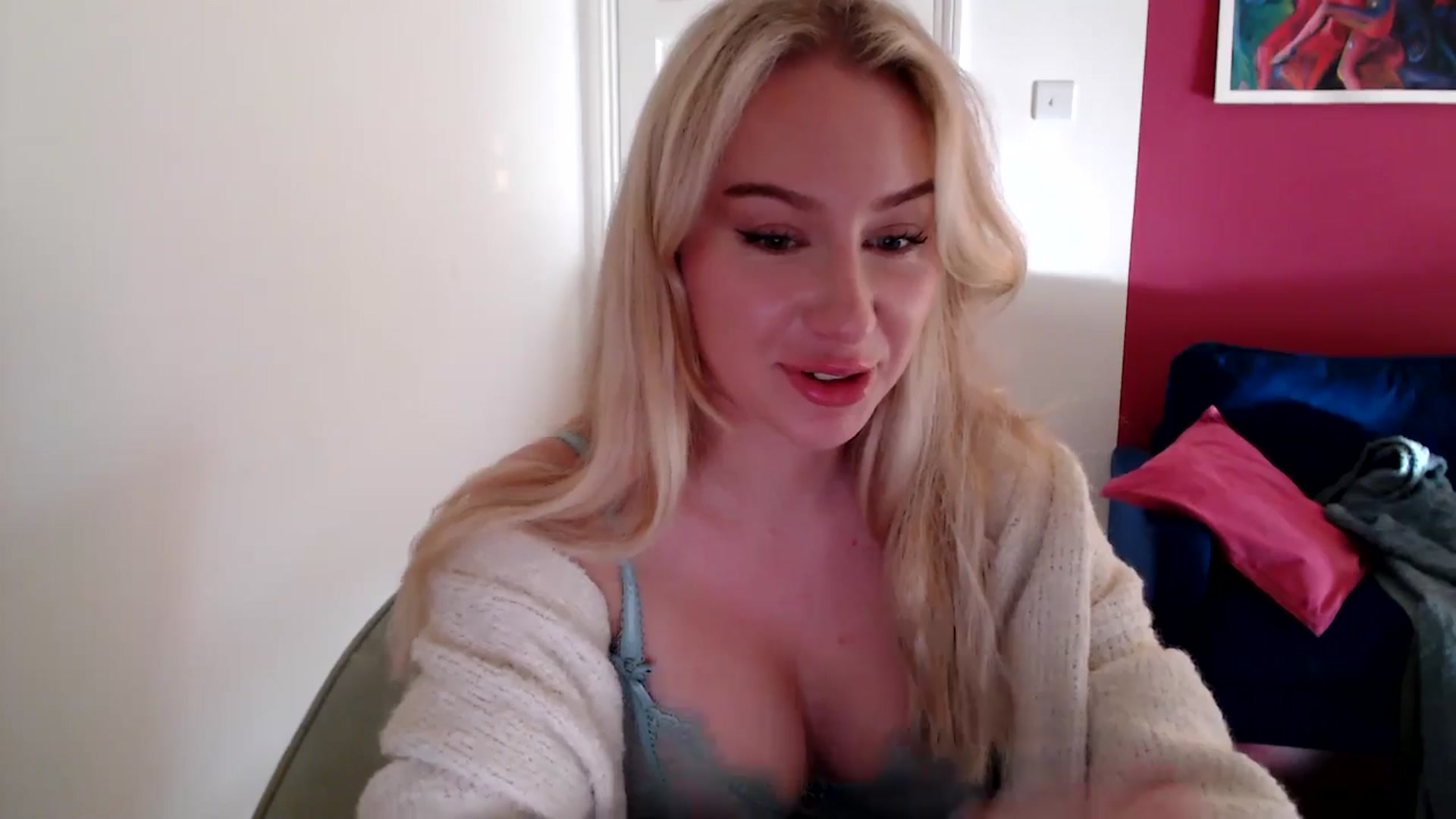 Gallery image thumbnail from PetiteAvax's myfreecams stream on, 10/31/2024, 15:16 image 6 of 20