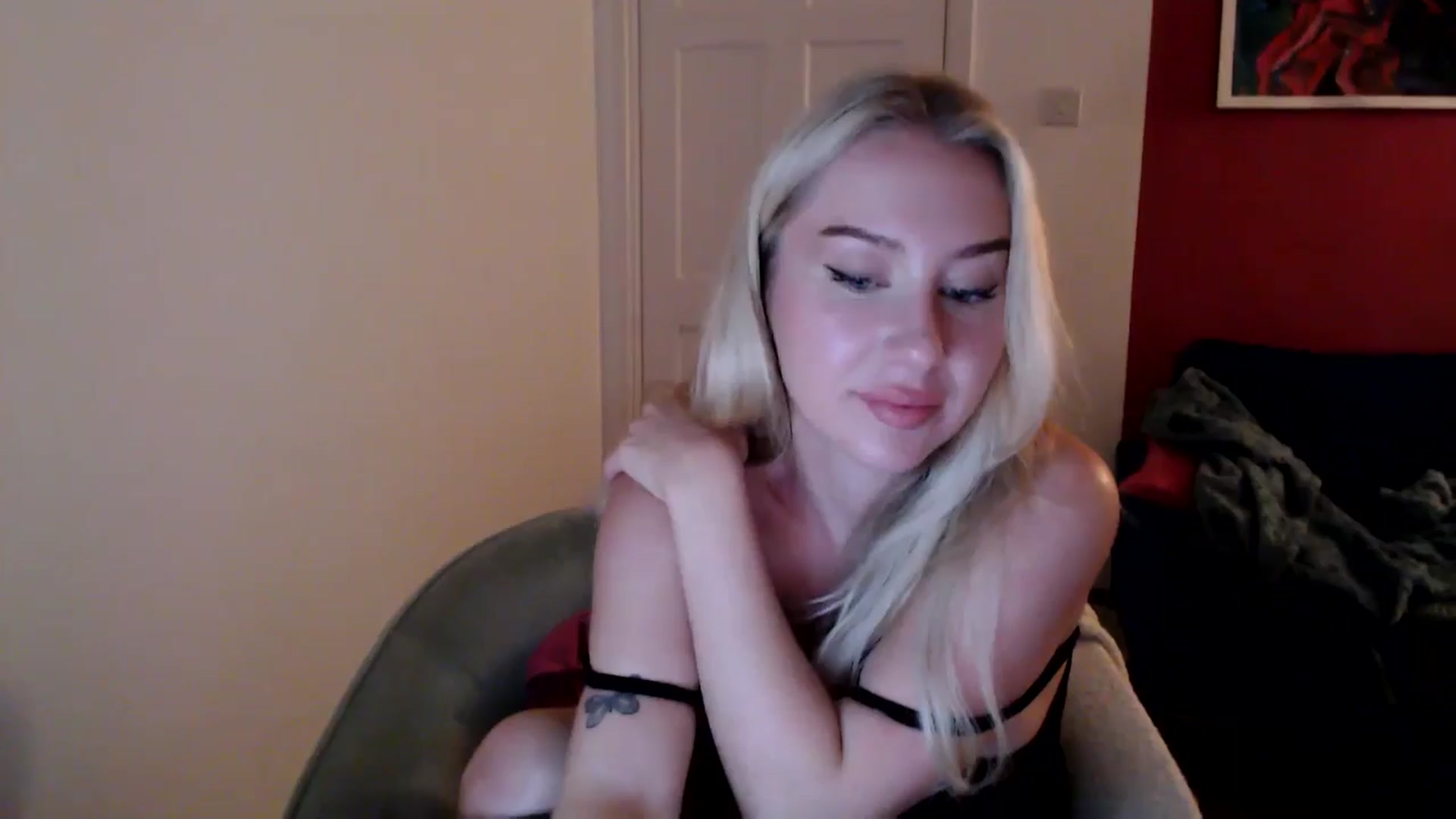 Gallery image thumbnail from PetiteAvax's myfreecams stream on, 10/31/2024, 18:29 image 16 of 20