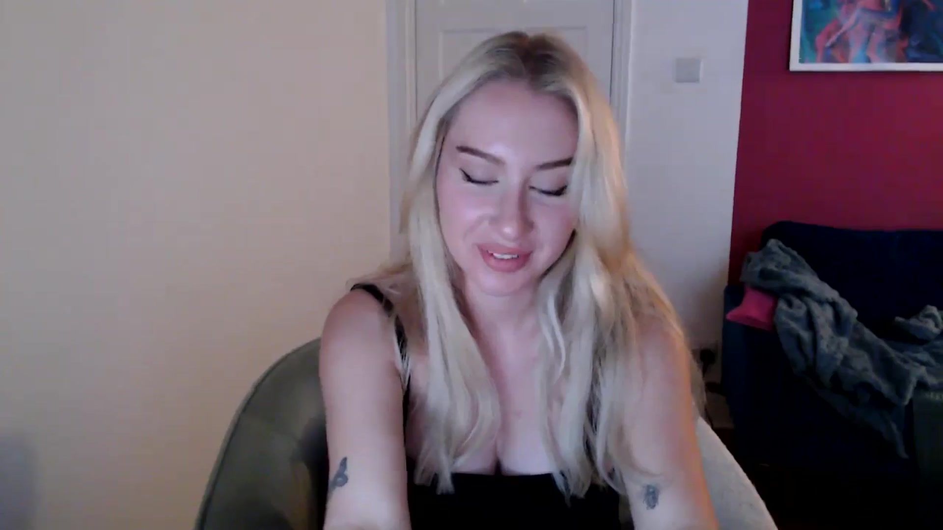 Gallery image thumbnail from PetiteAvax's myfreecams stream on, 10/31/2024, 18:29 image 13 of 20
