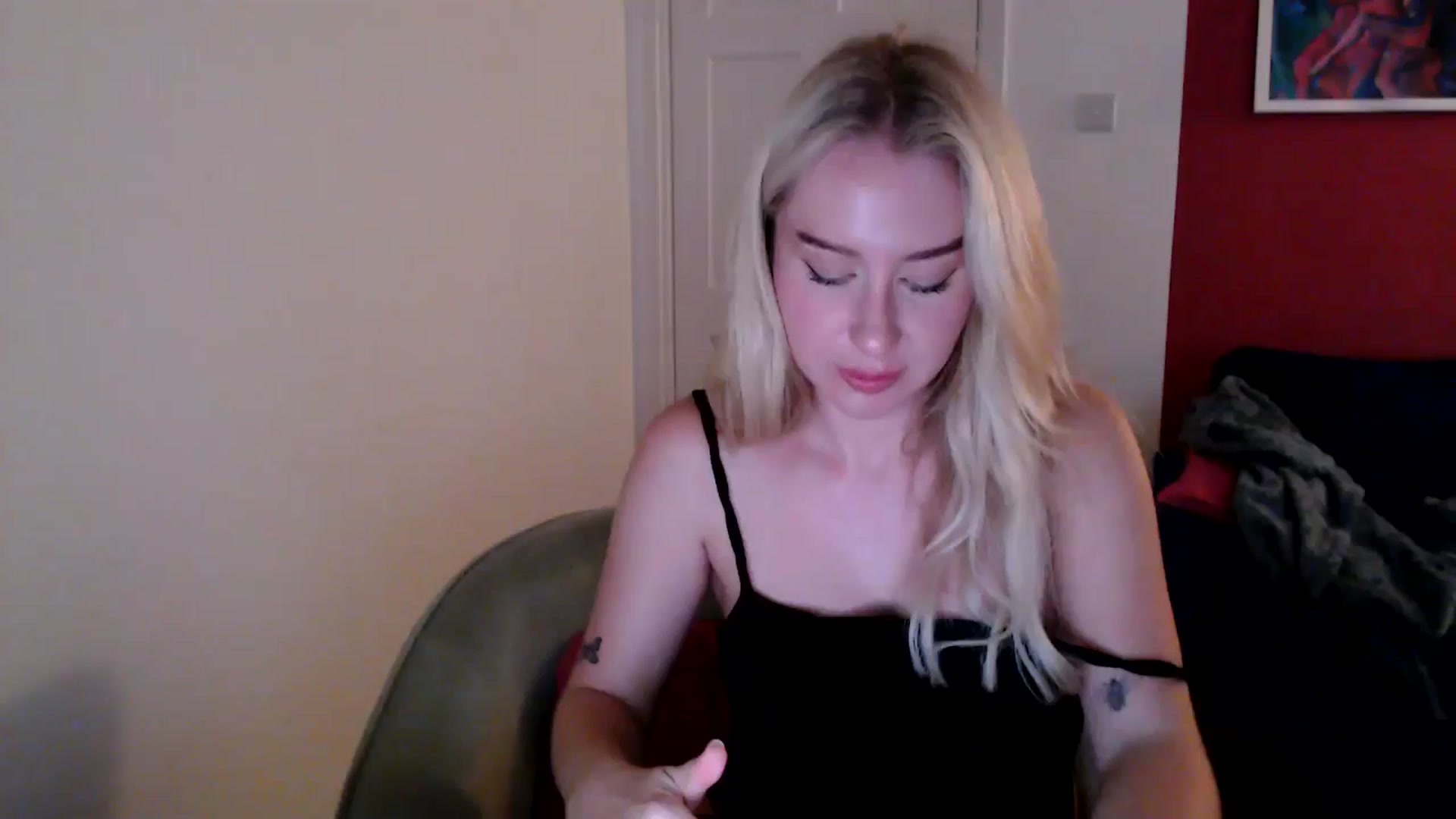Gallery image thumbnail from PetiteAvax's myfreecams stream on, 10/31/2024, 19:36 image 1 of 20