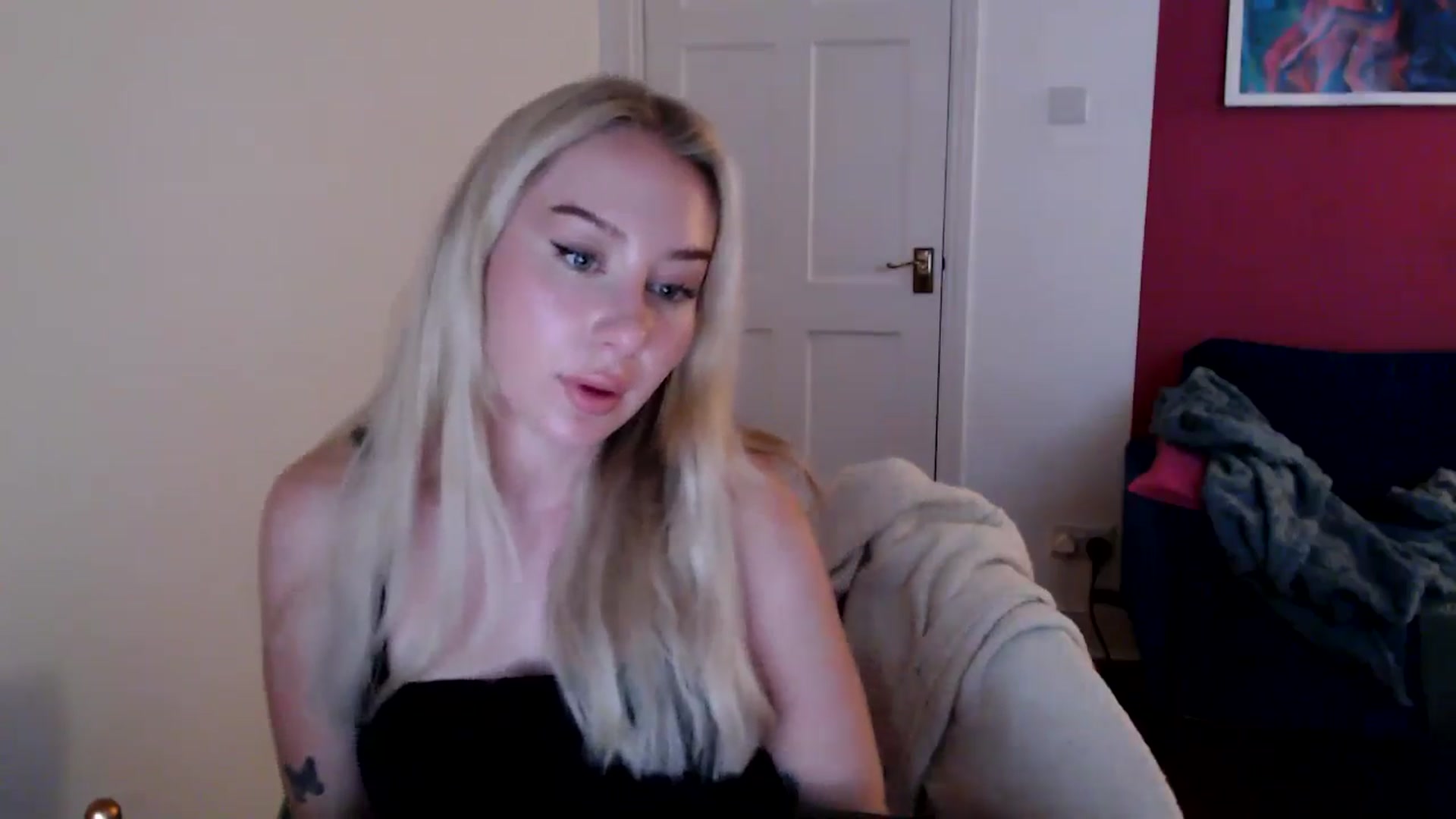 Gallery image thumbnail from PetiteAvax's myfreecams stream on, 10/31/2024, 19:36 image 8 of 20