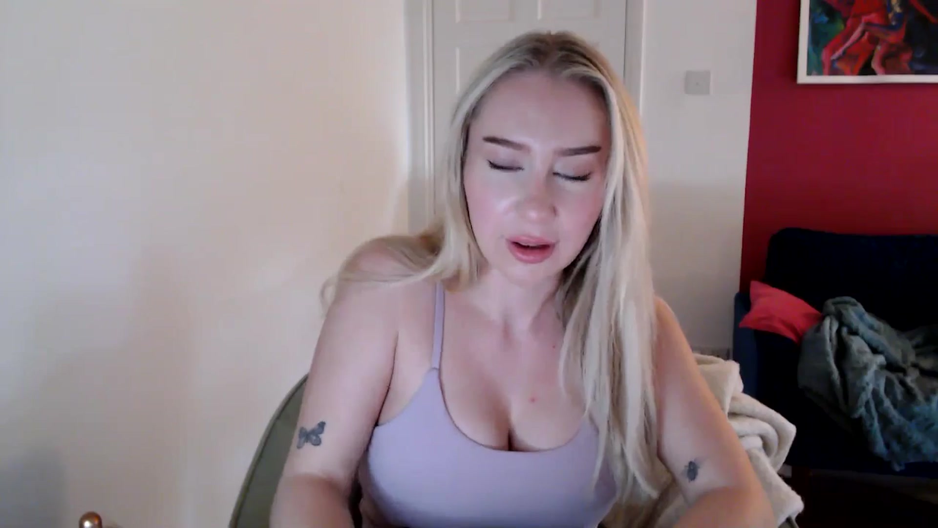 Gallery image thumbnail from PetiteAvax's myfreecams stream on, 11/01/2024, 14:35 image 16 of 20