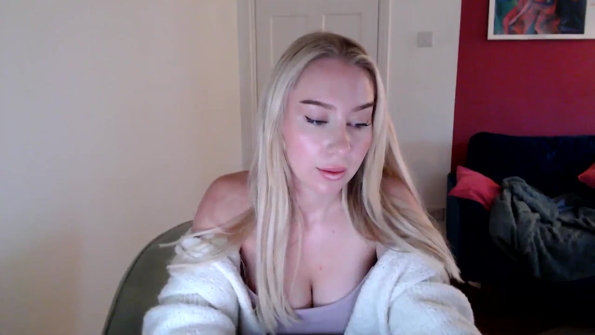 Gallery image thumbnail from PetiteAvax's myfreecams stream on, 11/01/2024, 15:47 image 14 of 20