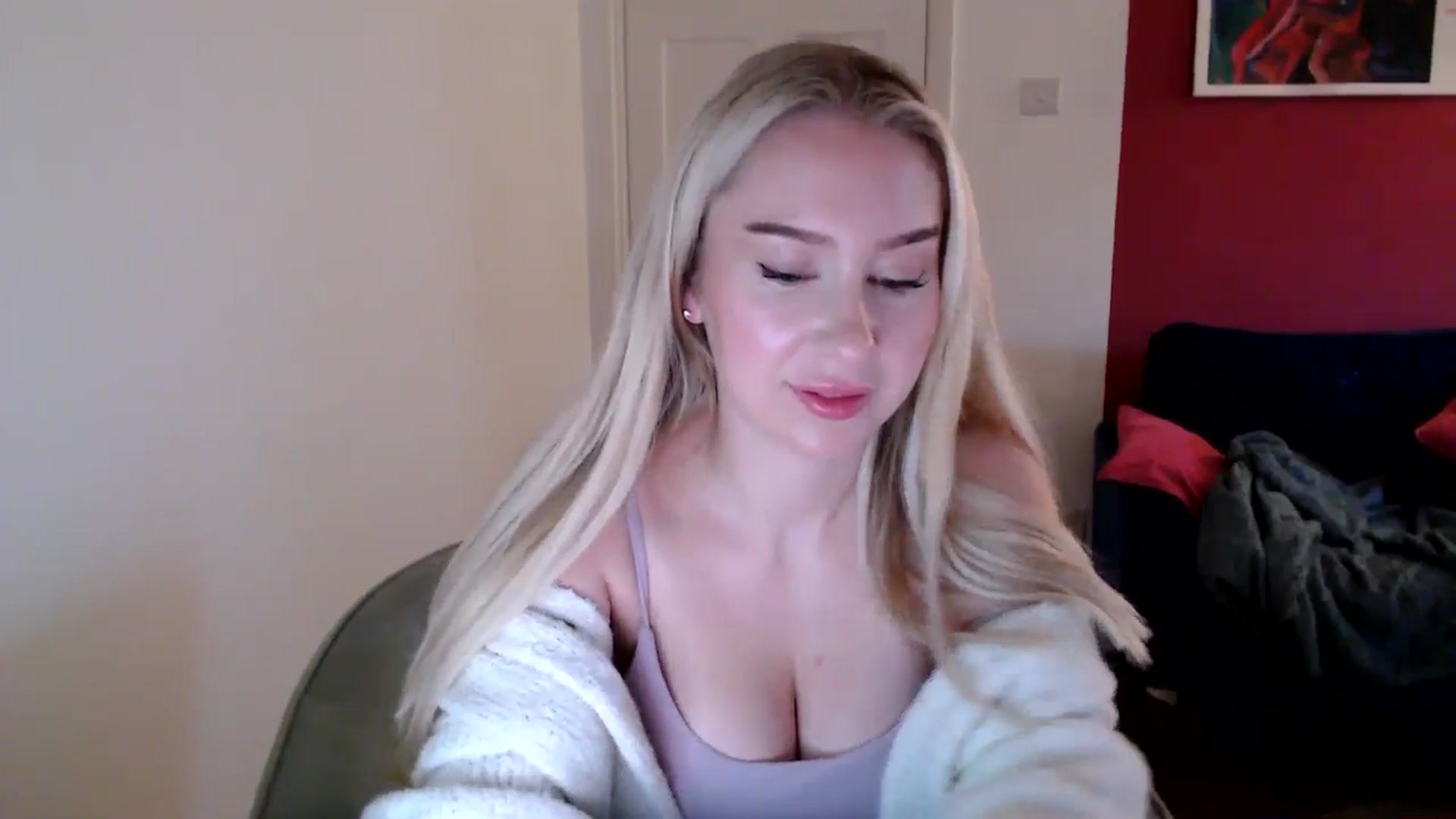 Gallery image thumbnail from PetiteAvax's myfreecams stream on, 11/01/2024, 15:47 image 15 of 20