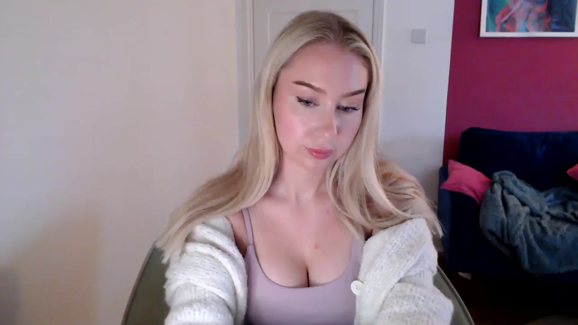 Gallery image thumbnail from PetiteAvax's myfreecams stream on, 11/01/2024, 15:47 image 1 of 20