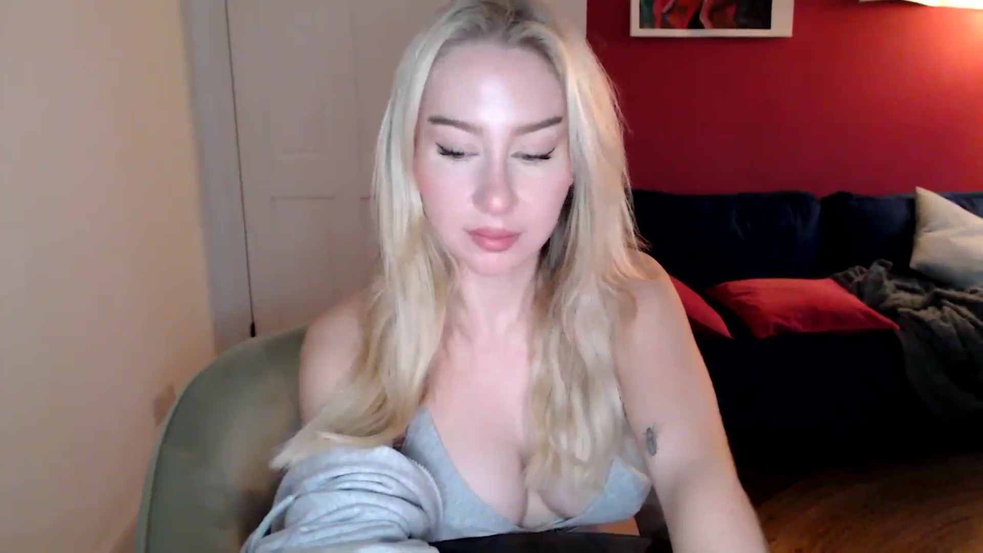 Gallery image thumbnail from PetiteAvax's myfreecams stream on, 11/08/2024, 15:27 image 5 of 20