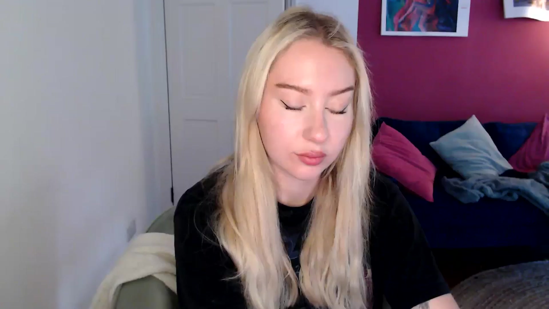 Gallery image thumbnail from PetiteAvax's myfreecams stream on, 11/11/2024, 10:22 image 14 of 20