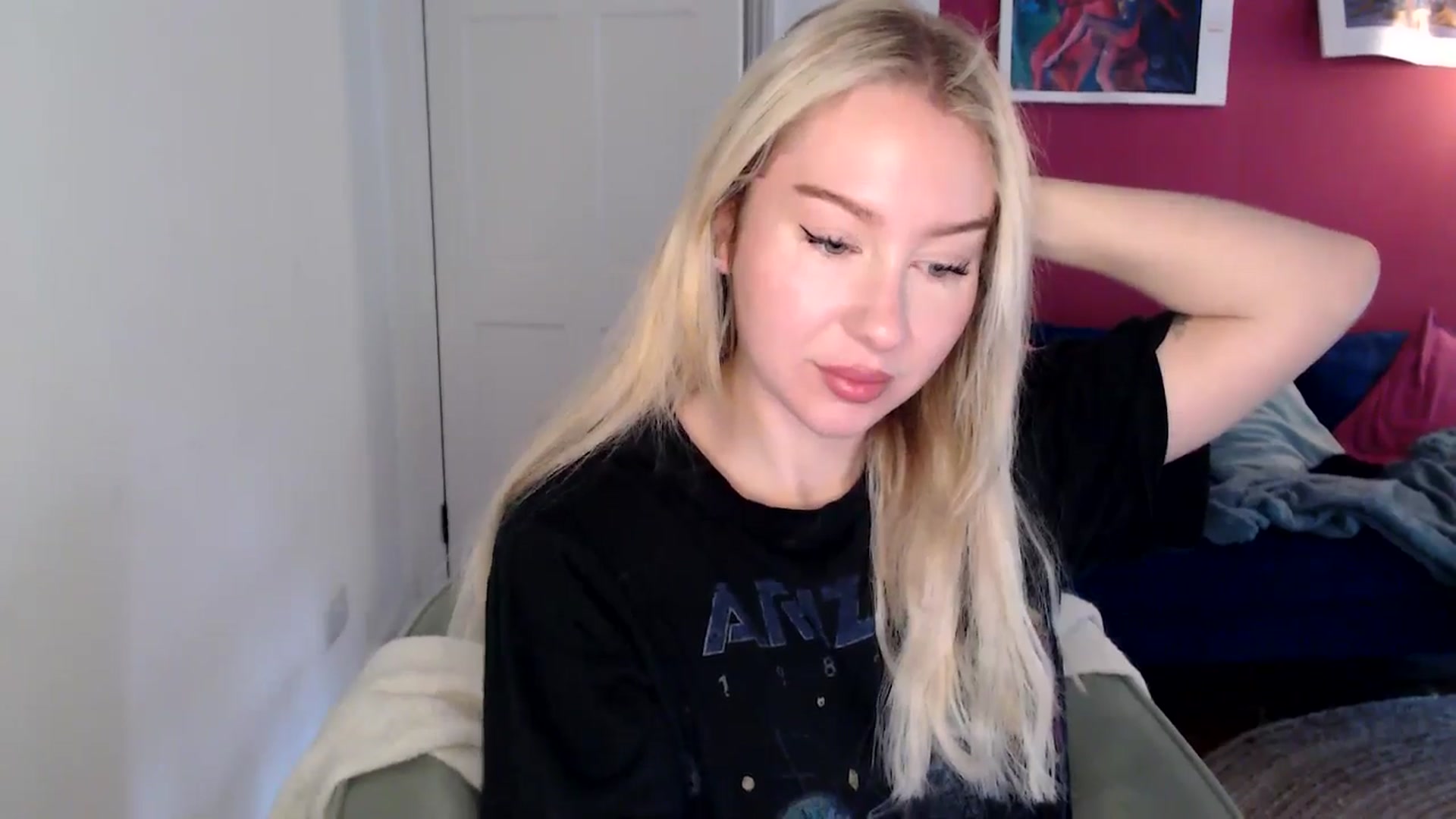 Gallery image thumbnail from PetiteAvax's myfreecams stream on, 11/11/2024, 10:22 image 8 of 20