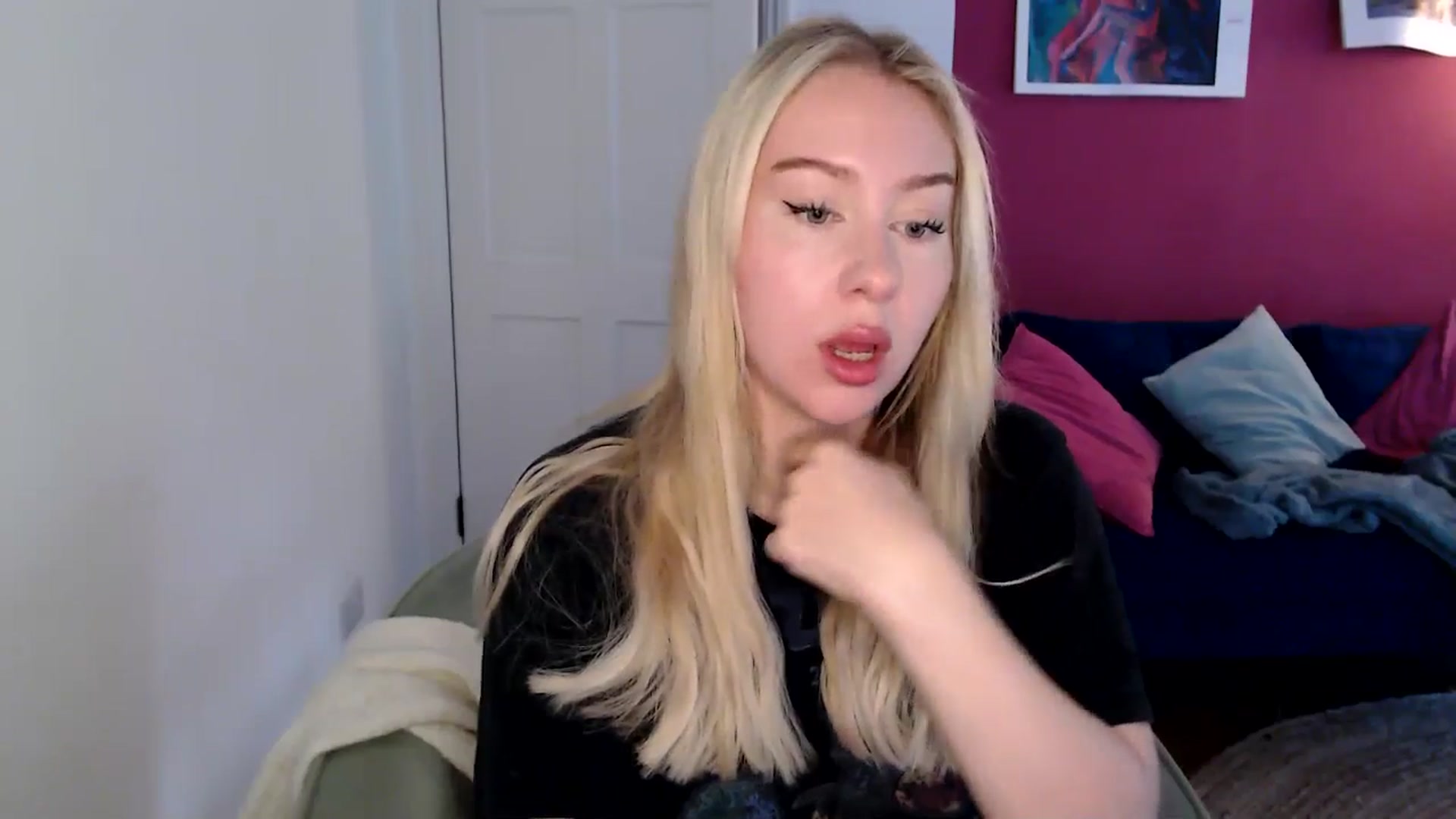 Gallery image thumbnail from PetiteAvax's myfreecams stream on, 11/11/2024, 10:22 image 16 of 20