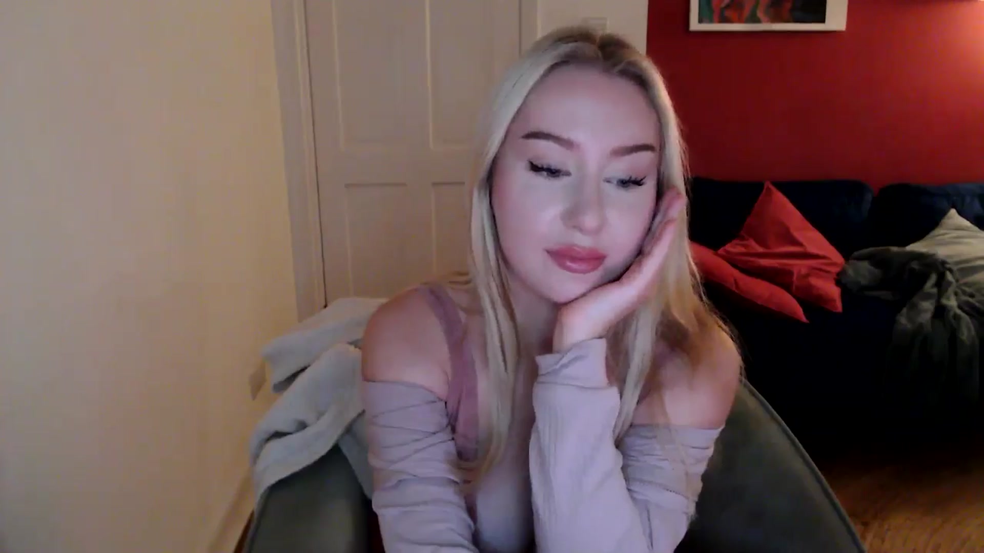 Gallery image thumbnail from PetiteAvax's myfreecams stream on, 11/12/2024, 17:50 image 4 of 20