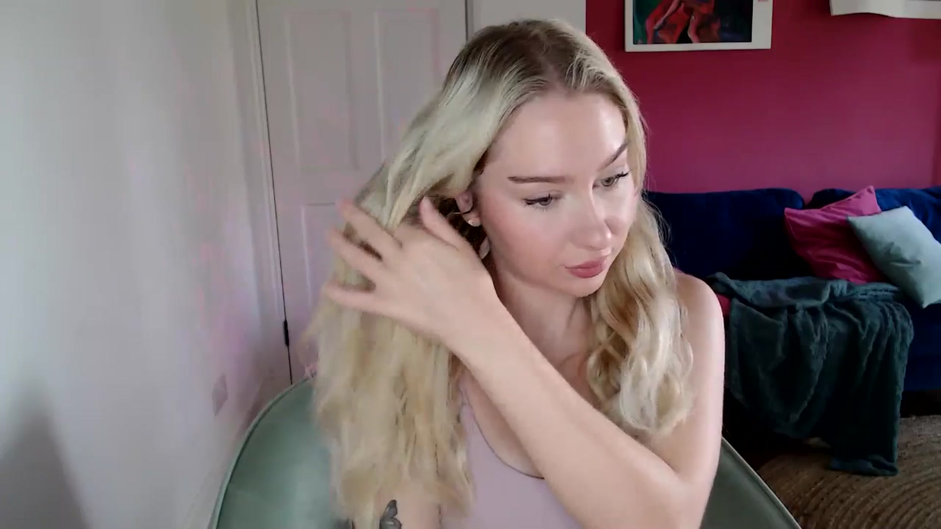 Gallery image thumbnail from PetiteAvax's myfreecams stream on, 11/13/2024, 10:09 image 3 of 20