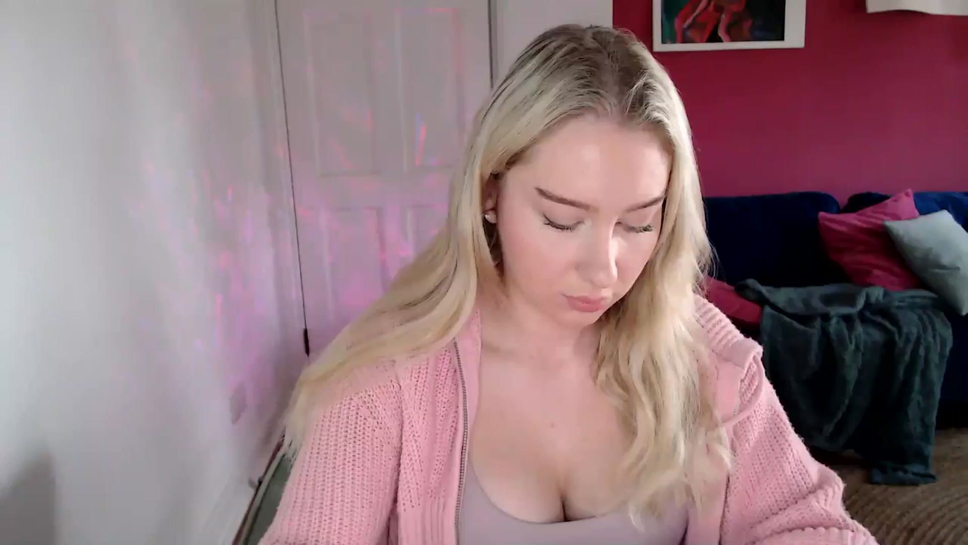 Gallery image thumbnail from PetiteAvax's myfreecams stream on, 11/13/2024, 10:37 image 14 of 20
