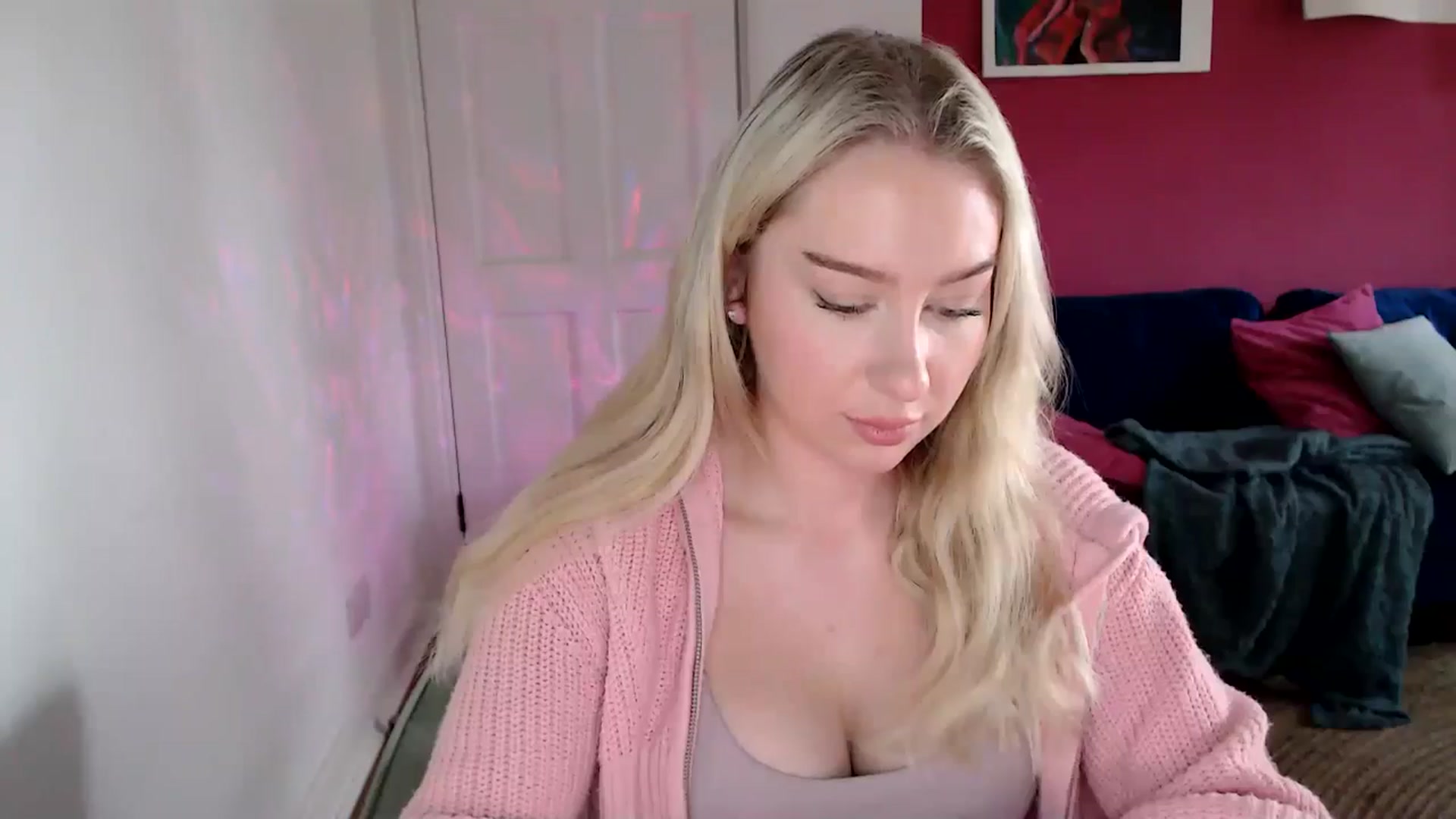 Gallery image thumbnail from PetiteAvax's myfreecams stream on, 11/13/2024, 10:37 image 13 of 20