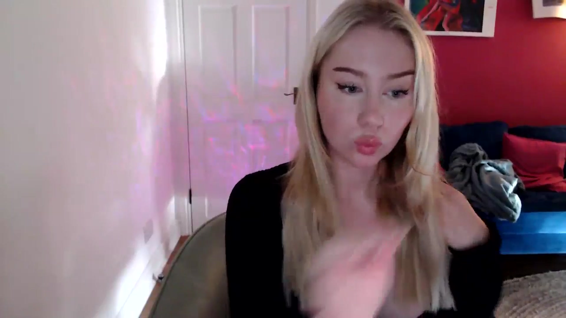 Gallery image thumbnail from PetiteAvax's myfreecams stream on, 11/14/2024, 14:32 image 12 of 20