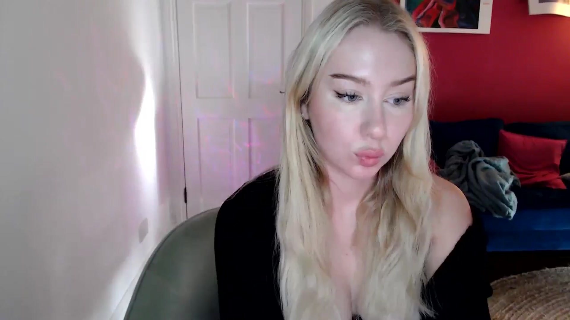 Gallery image thumbnail from PetiteAvax's myfreecams stream on, 11/14/2024, 14:32 image 17 of 20