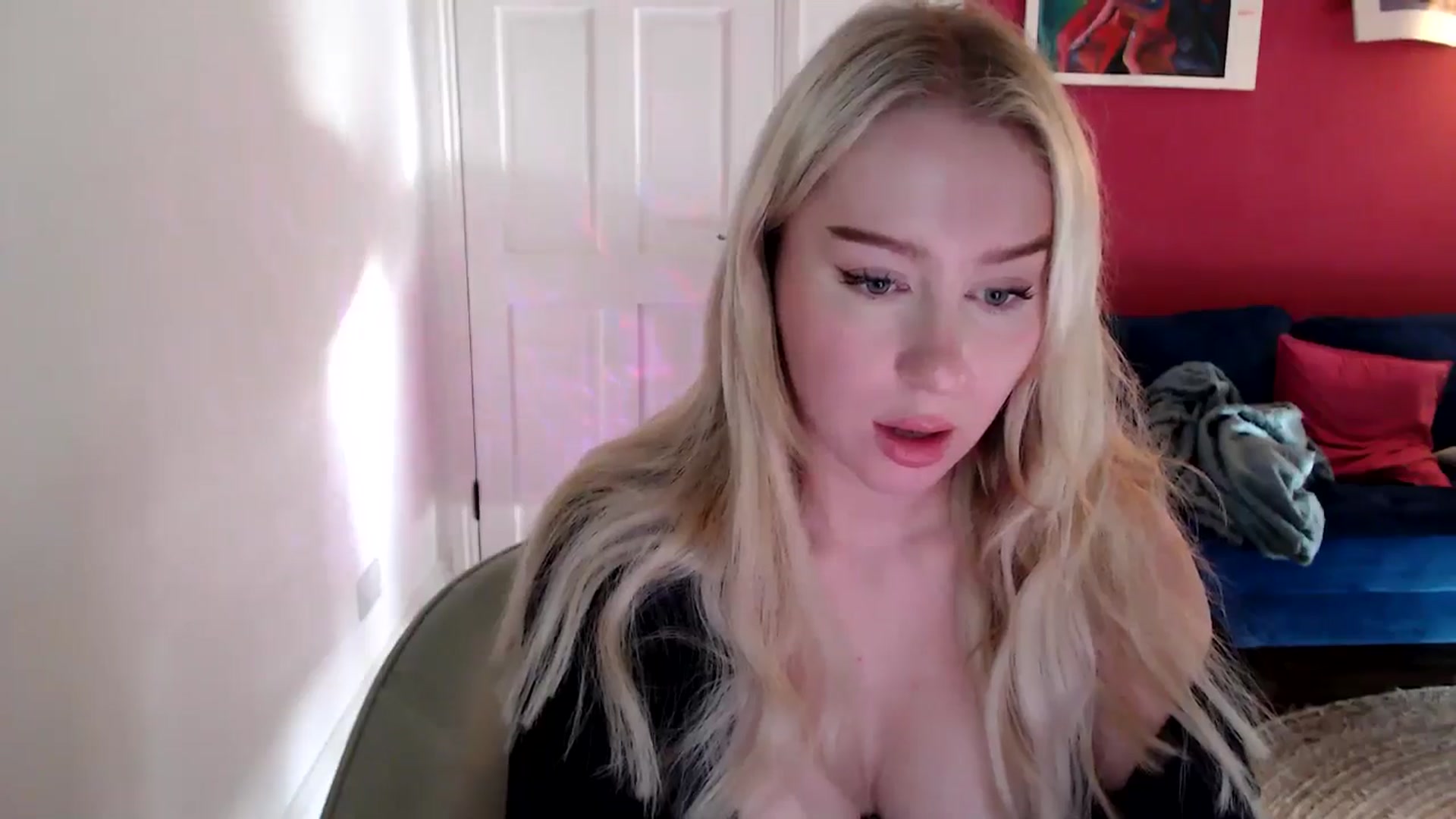 Gallery image thumbnail from PetiteAvax's myfreecams stream on, 11/14/2024, 14:32 image 16 of 20