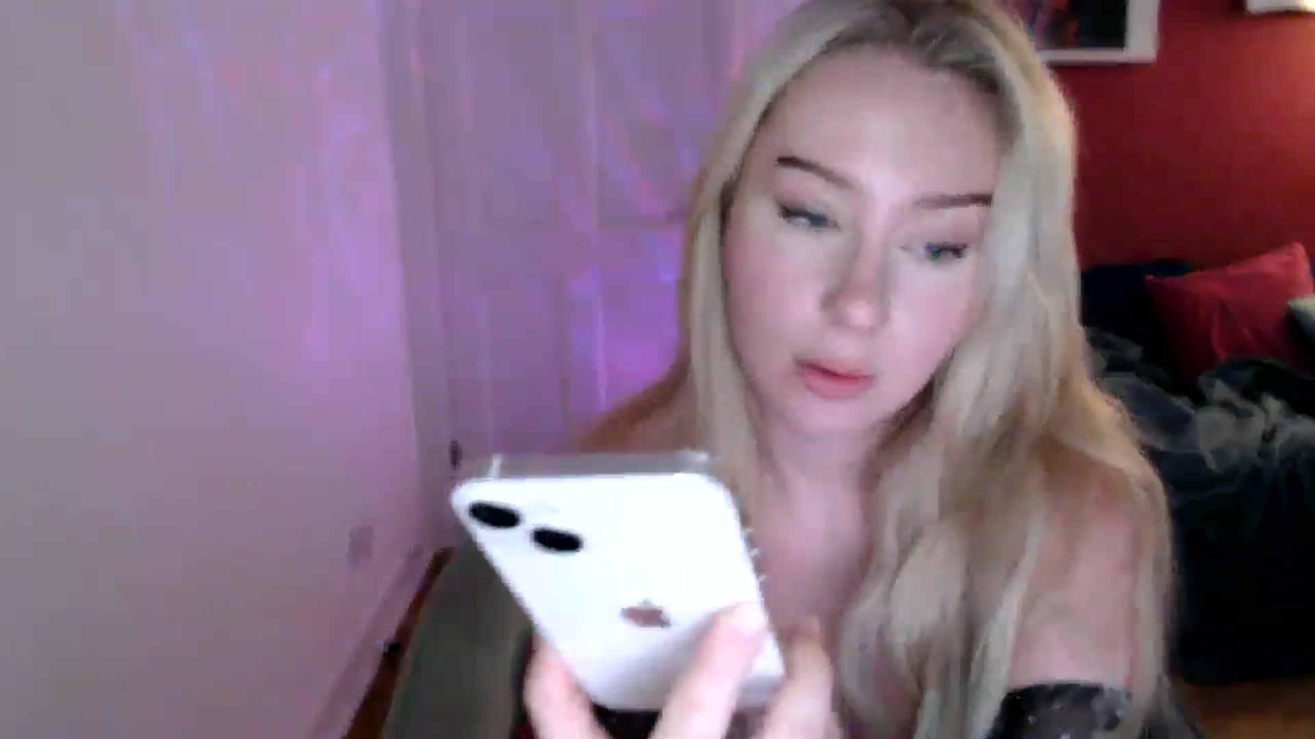 Gallery image thumbnail from PetiteAvax's myfreecams stream on, 11/14/2024, 21:23 image 6 of 20