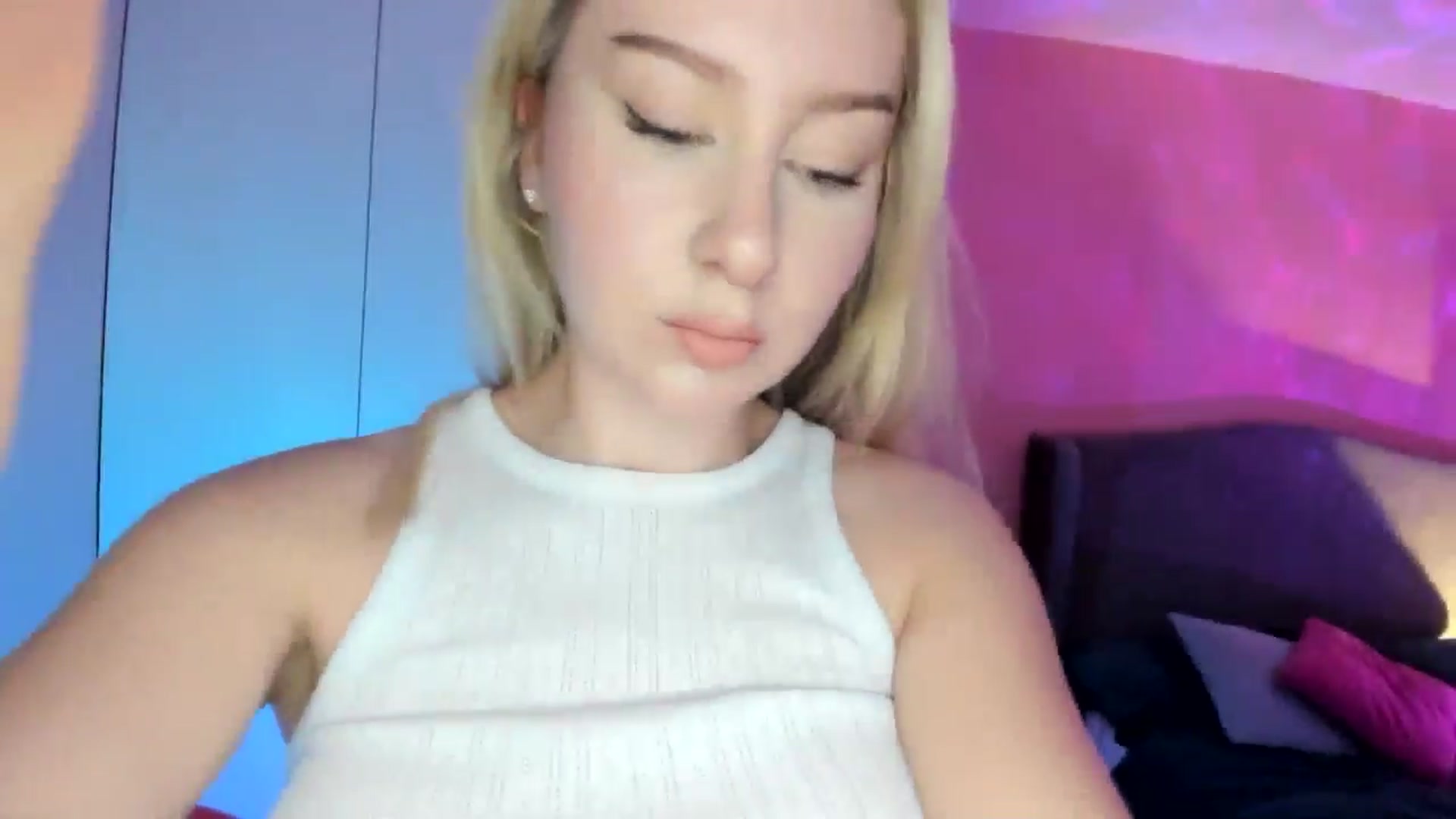 Gallery image thumbnail from PetiteAvax's myfreecams stream on, 11/15/2024, 18:50 image 18 of 20
