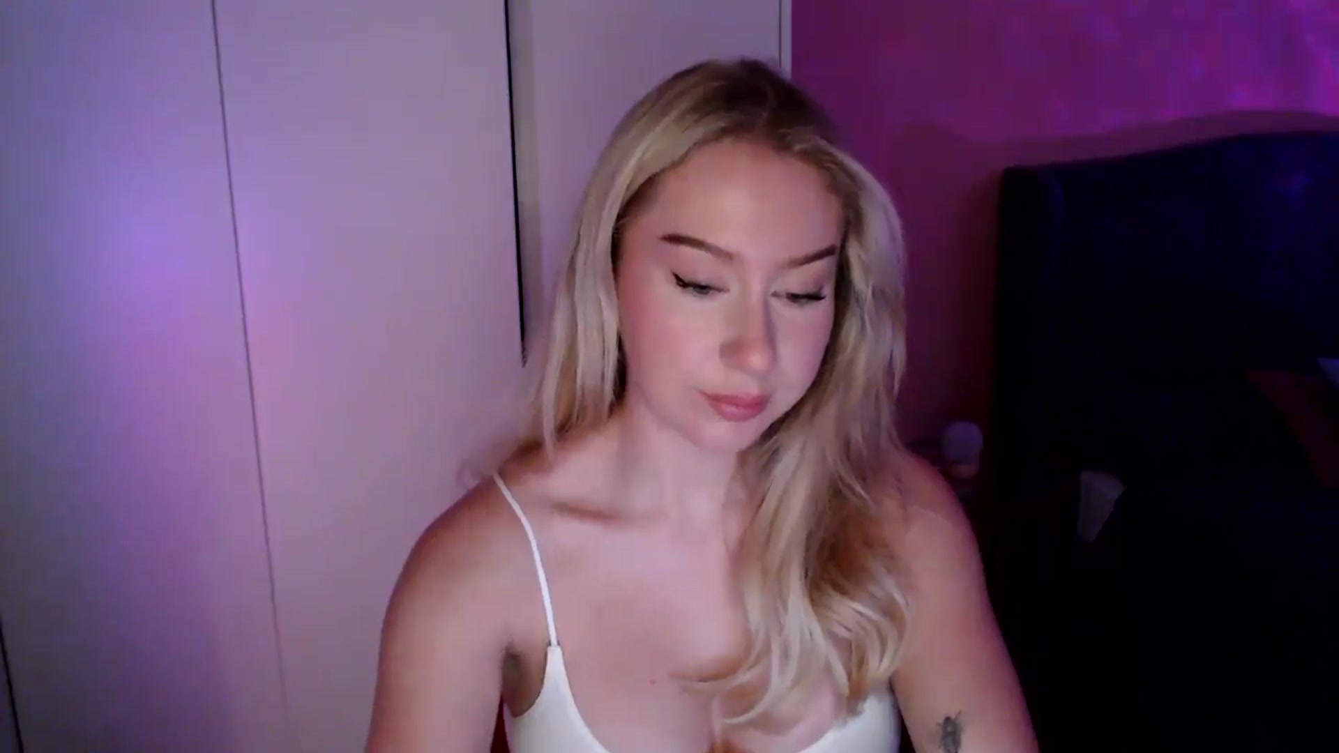 Gallery image thumbnail from PetiteAvax's myfreecams stream on, 11/16/2024, 20:12 image 3 of 20
