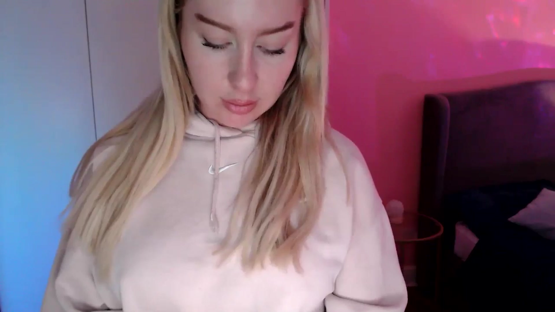 Gallery image thumbnail from PetiteAvax's myfreecams stream on, 11/17/2024, 22:34 image 4 of 20
