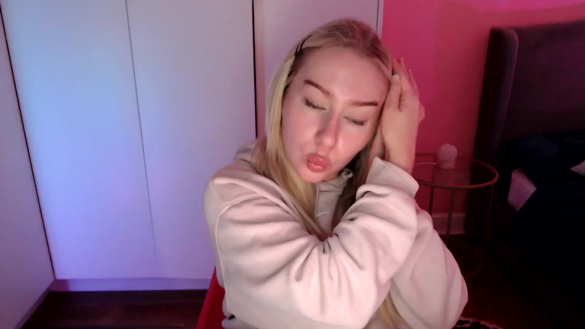 Gallery image thumbnail from PetiteAvax's myfreecams stream on, 11/17/2024, 22:34 image 1 of 20