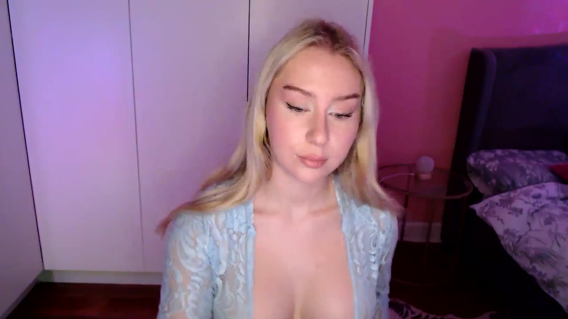 Gallery image thumbnail from PetiteAvax's myfreecams stream on, 11/19/2024, 19:19 image 9 of 20