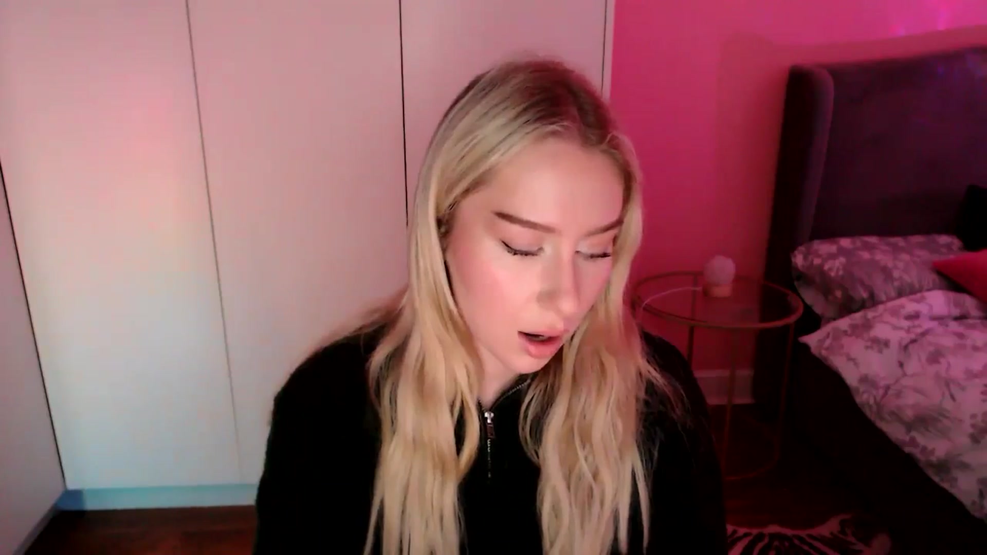 Gallery image thumbnail from PetiteAvax's myfreecams stream on, 11/19/2024, 19:19 image 18 of 20