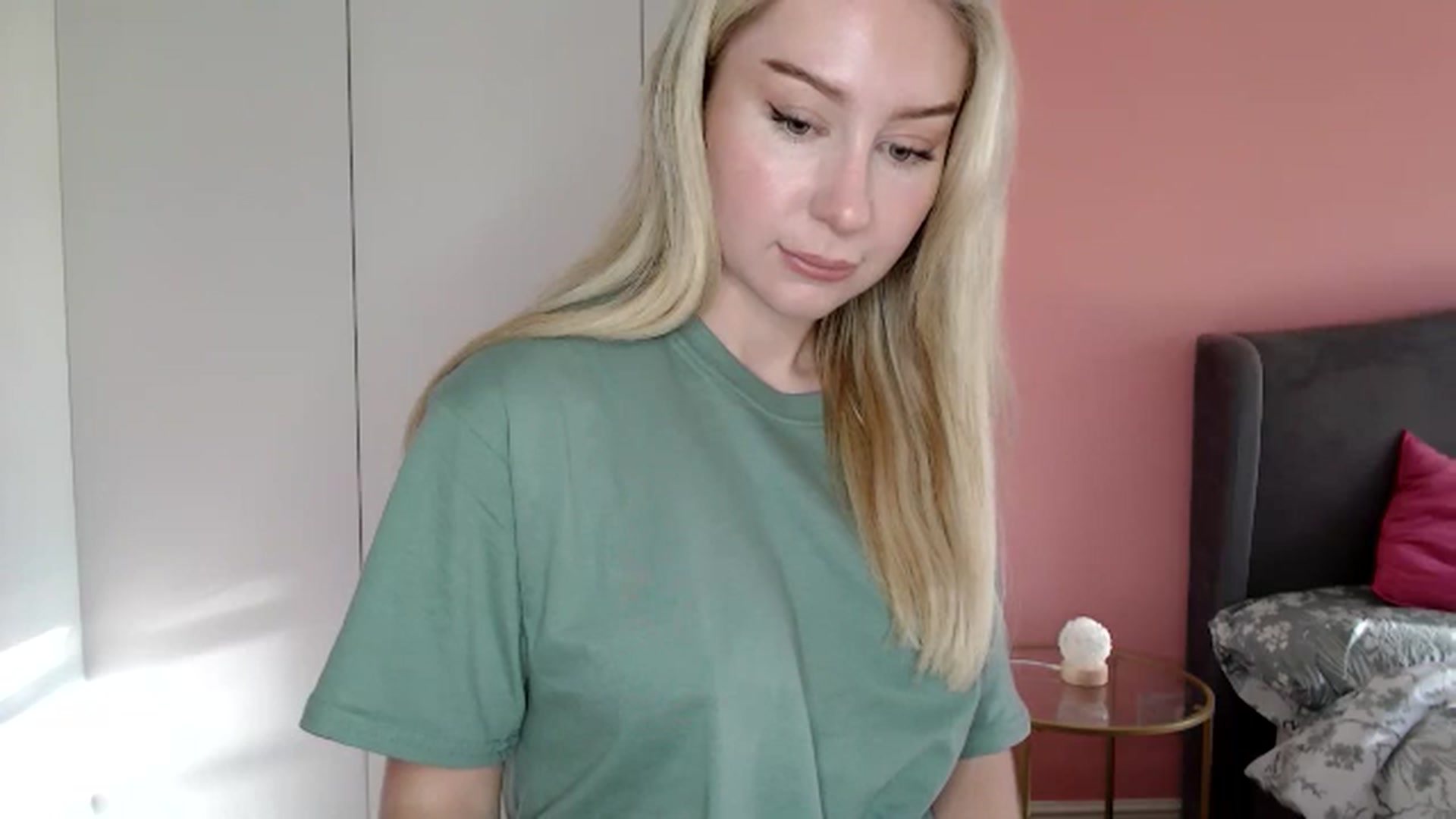 Gallery image thumbnail from PetiteAvax's myfreecams stream on, 11/20/2024, 13:58 image 18 of 20