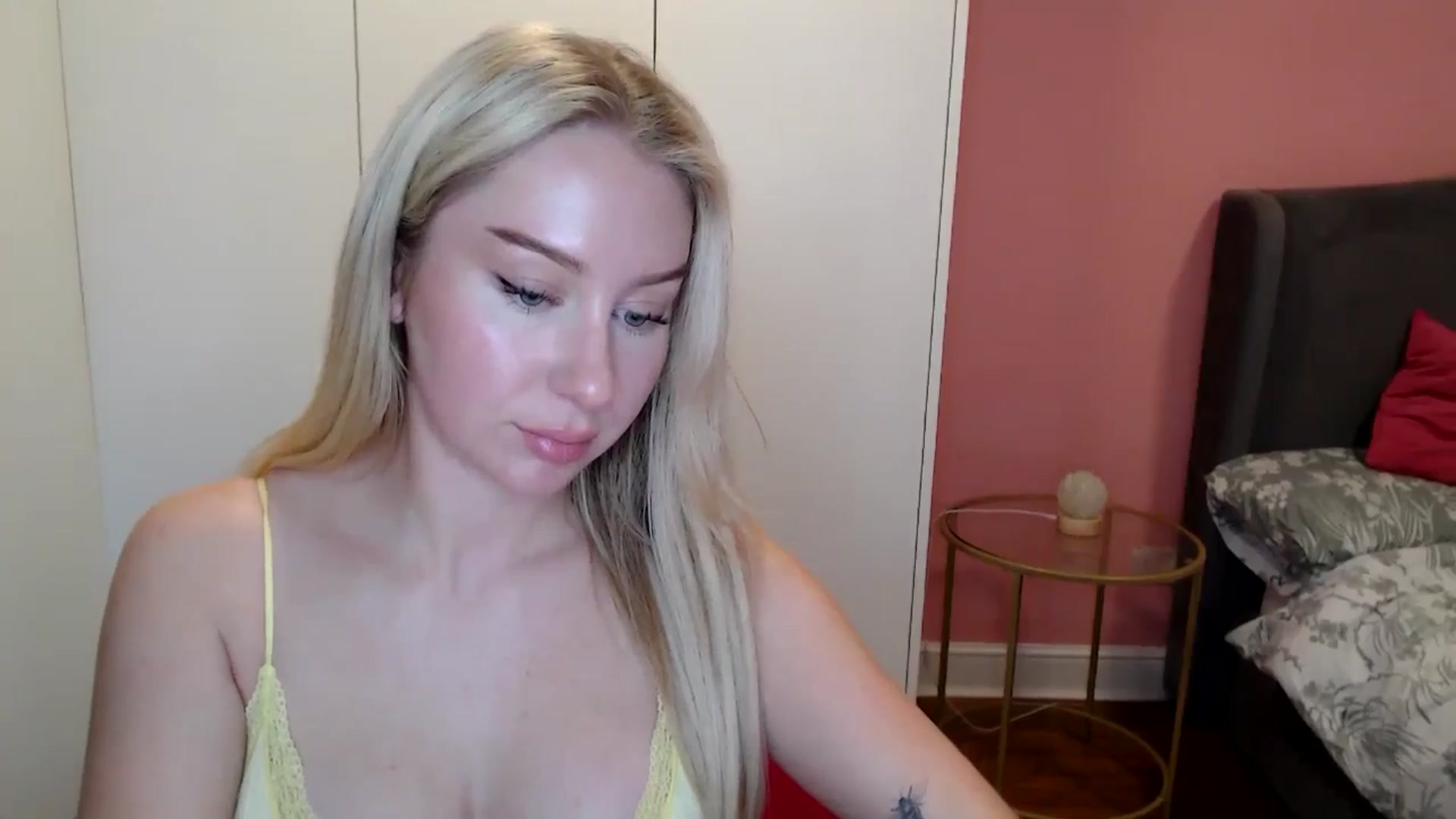 Gallery image thumbnail from PetiteAvax's myfreecams stream on, 11/20/2024, 19:08 image 17 of 20