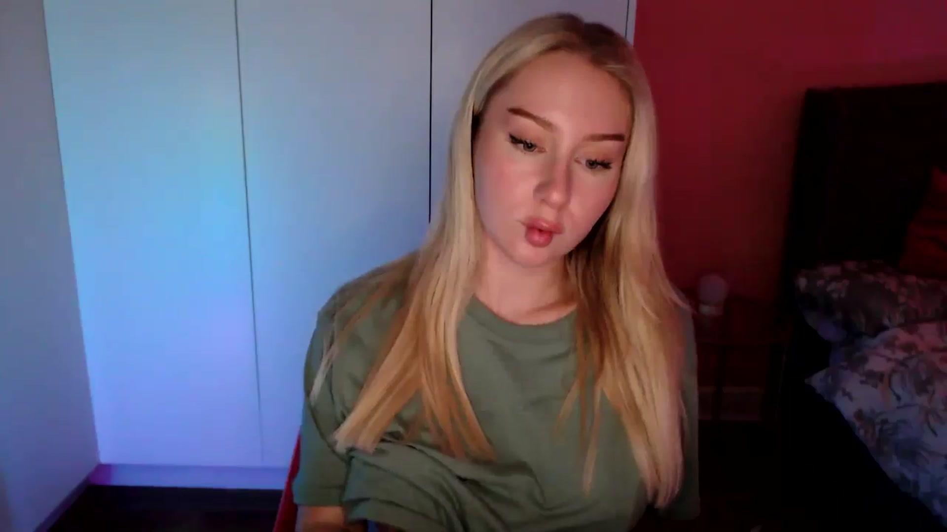 Gallery image thumbnail from PetiteAvax's myfreecams stream on, 11/20/2024, 19:08 image 3 of 20