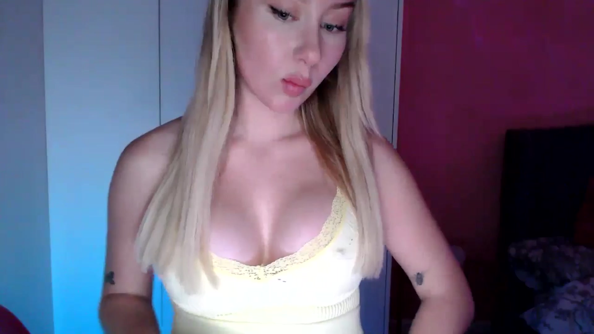 Gallery image thumbnail from PetiteAvax's myfreecams stream on, 11/20/2024, 19:08 image 5 of 20