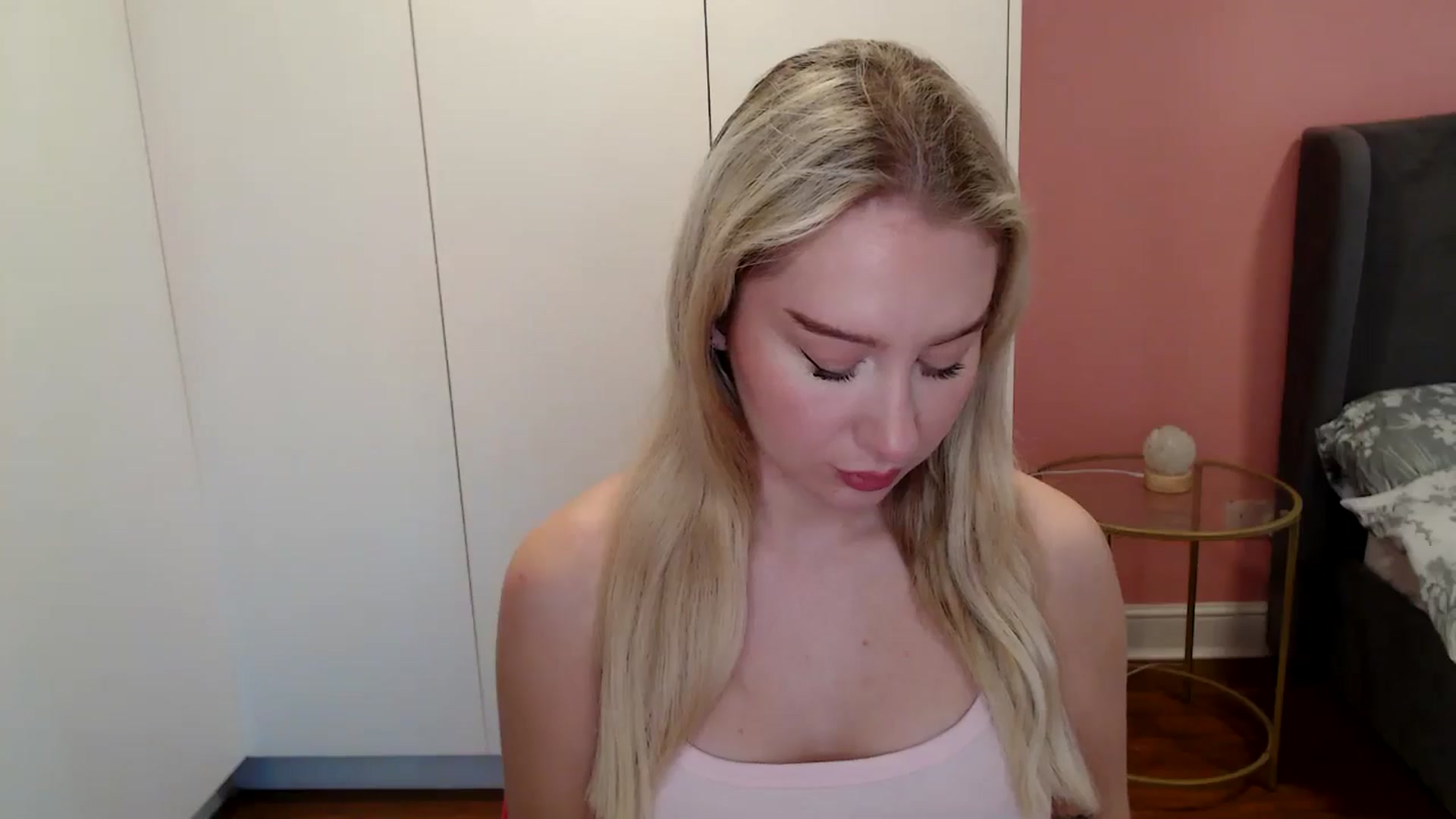 Gallery image thumbnail from PetiteAvax's myfreecams stream on, 11/21/2024, 11:53 image 4 of 20