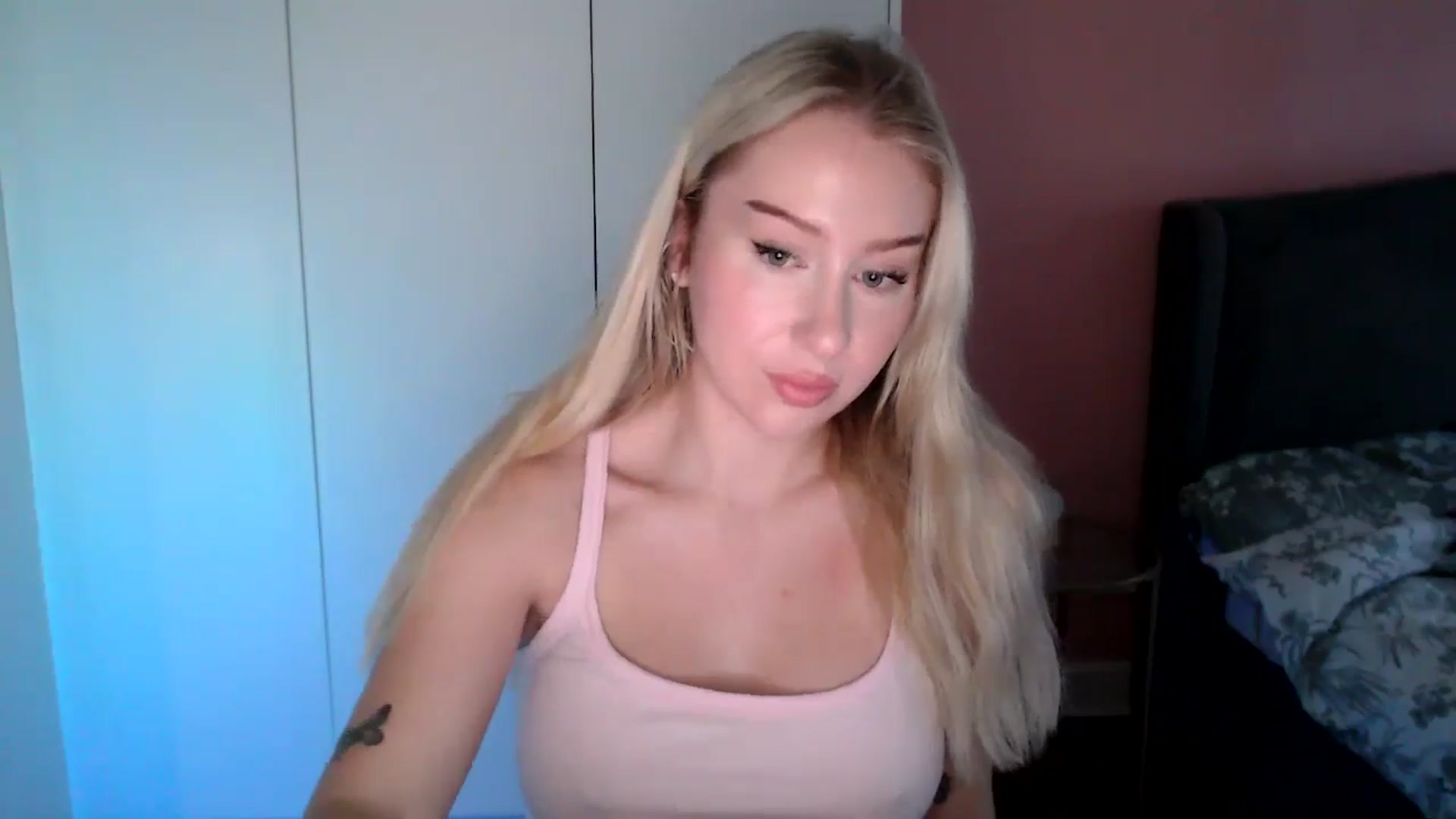 Gallery image thumbnail from PetiteAvax's myfreecams stream on, 11/21/2024, 11:53 image 16 of 20