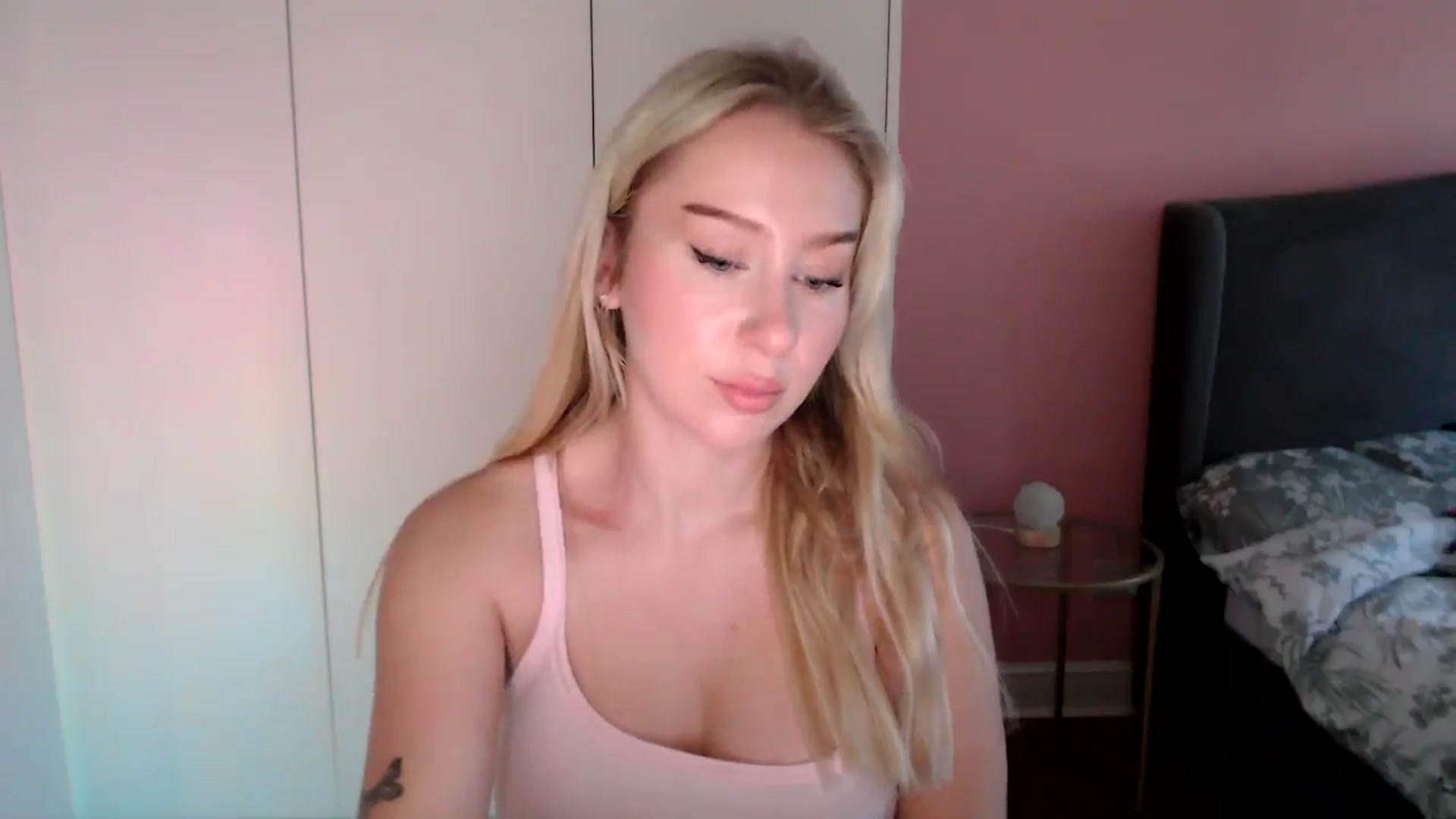 Gallery image thumbnail from PetiteAvax's myfreecams stream on, 11/21/2024, 11:53 image 18 of 20